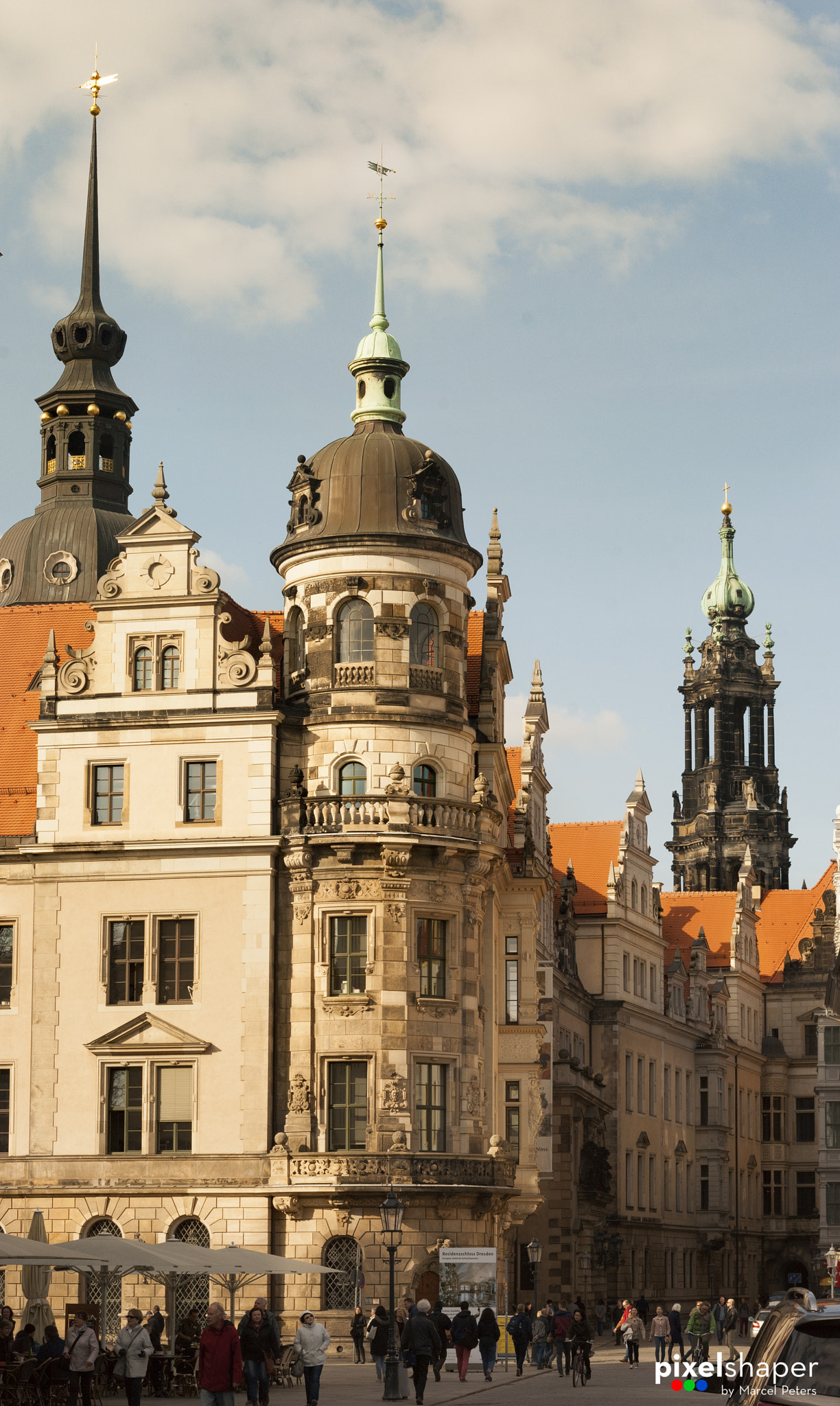 Sony Alpha DSLR-A350 + Sigma 70-300mm F4-5.6 DL Macro sample photo. Dresden castle photography