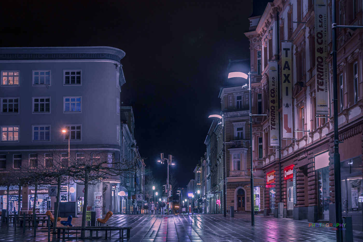 Canon EF-S 17-55mm F2.8 IS USM sample photo. City lights photography