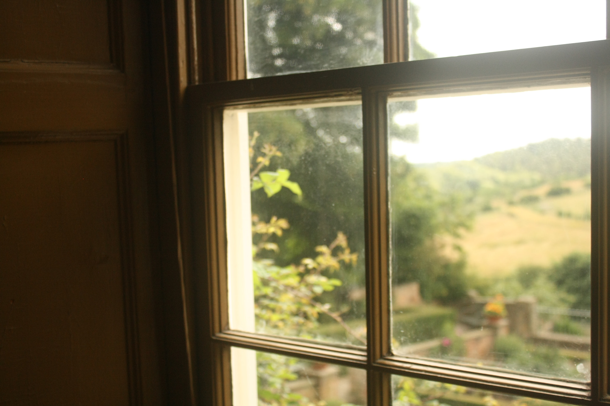 Canon EF-S 18-55mm F3.5-5.6 IS sample photo. Window frames photography