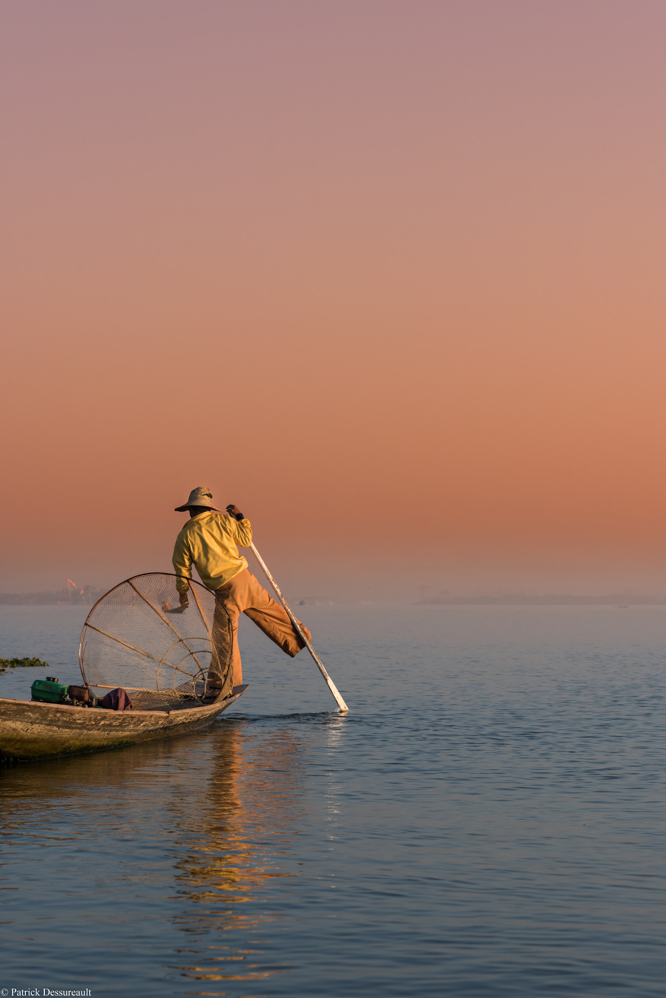 Nikon D810 + Nikon AF-S Nikkor 85mm F1.8G sample photo. Intha on the inle lake myanmar photography