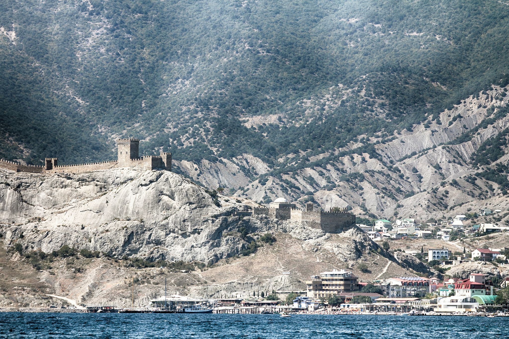 Canon EF 70-300mm F4-5.6 IS USM sample photo. Old fortress photography
