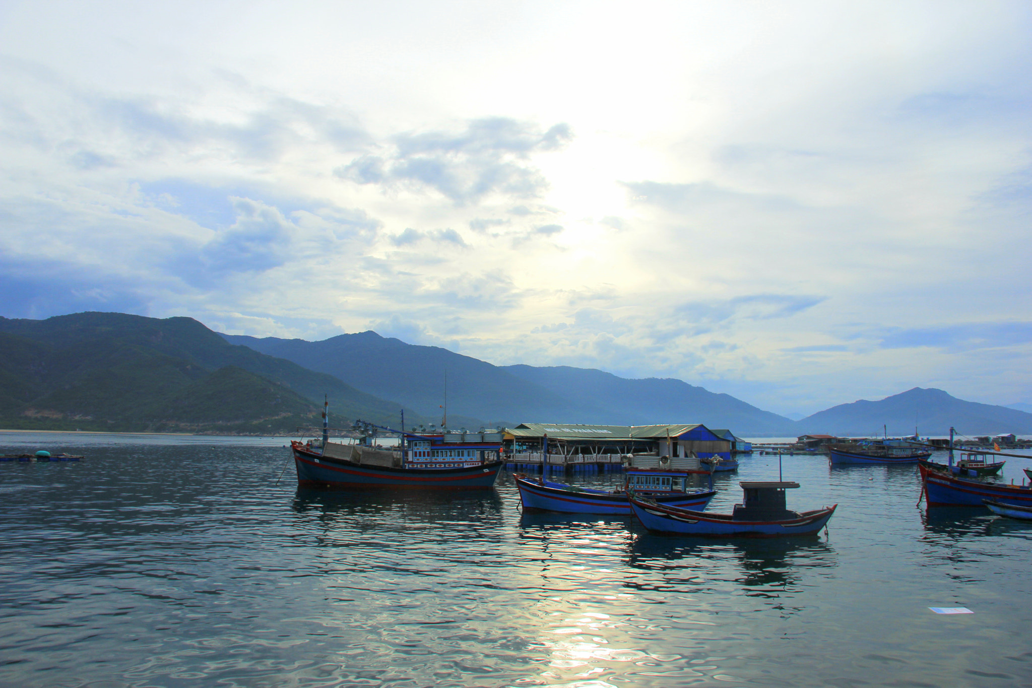 Canon EOS 60D + Canon EF-S 17-85mm F4-5.6 IS USM sample photo. In a blue afternoon photography