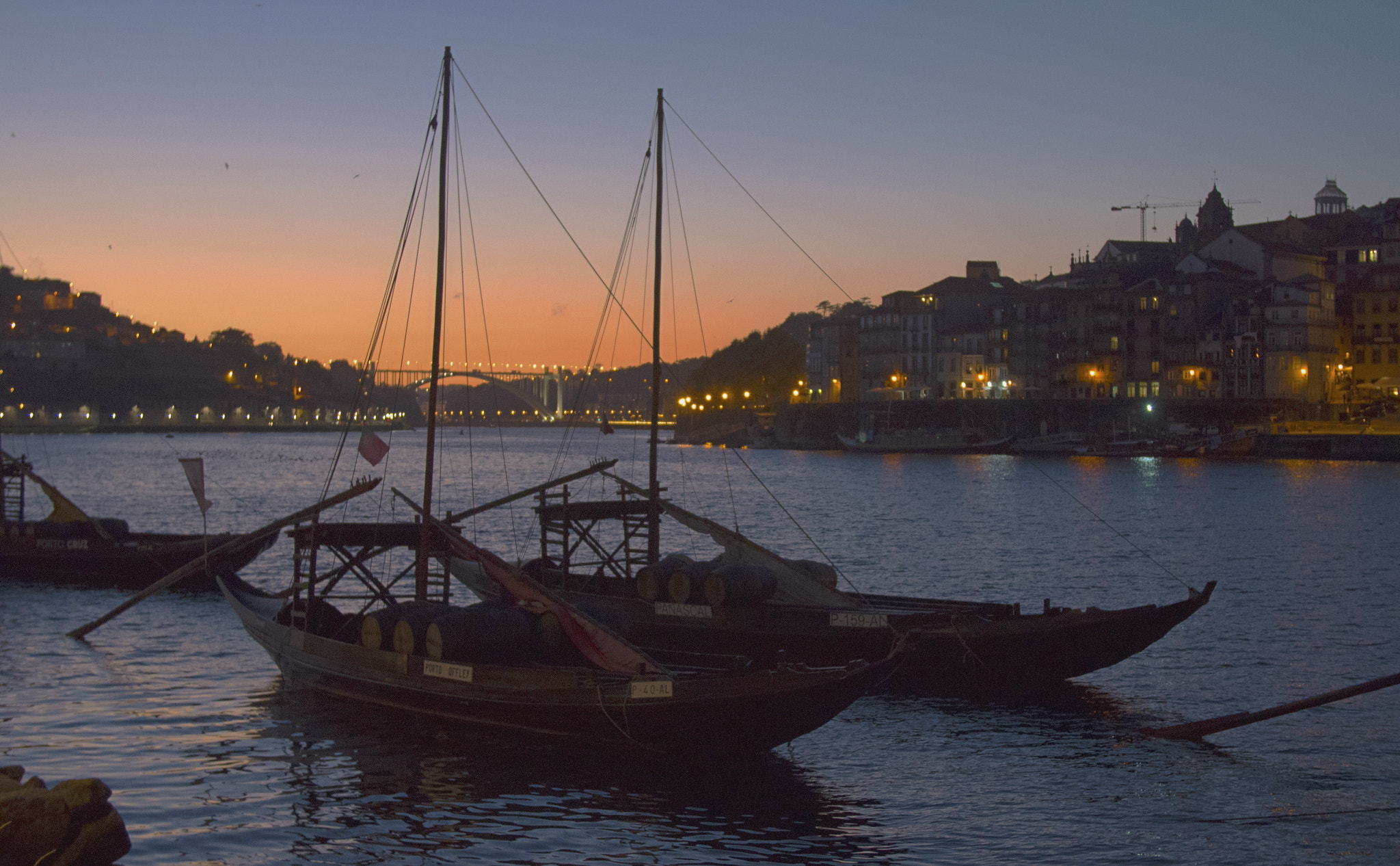 Panasonic Lumix DMC-GH4 + Canon EF 24-105mm F4L IS USM sample photo. Porto nights photography
