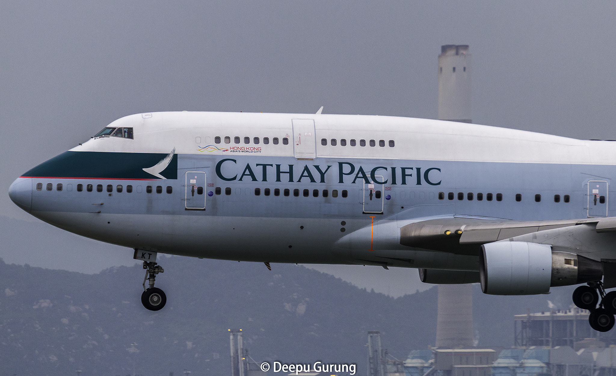 Canon EOS 70D + Canon EF 100-400mm F4.5-5.6L IS USM sample photo. Cathay pacific 747 photography