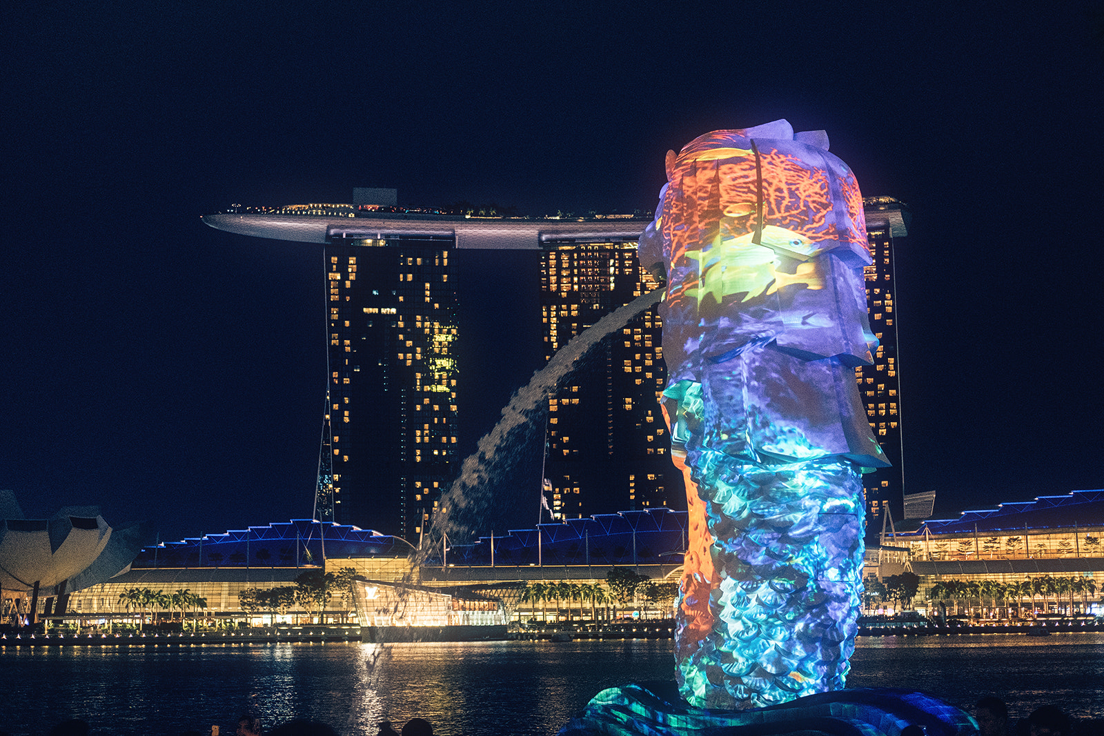 Fujifilm X-Pro2 + Fujifilm XF 35mm F2 R WR sample photo. Night at singapore photography