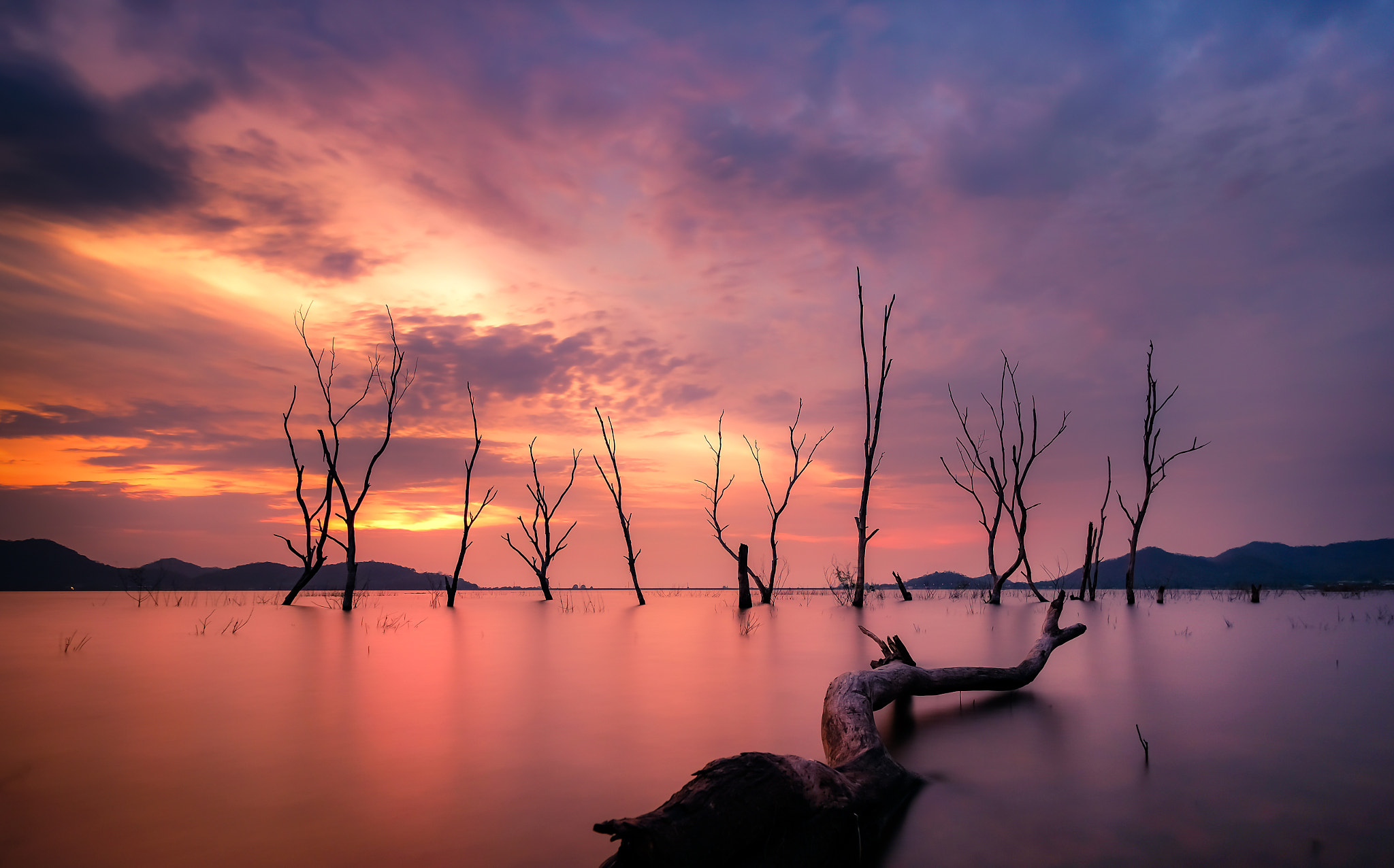 Fujifilm X-T2 + Fujifilm XF 10-24mm F4 R OIS sample photo. Sunset at reservoir photography