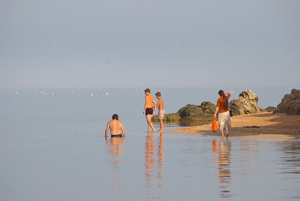 Pentax K110D + Pentax smc DA 50-200mm F4-5.6 ED sample photo. Peopls on sea. photography