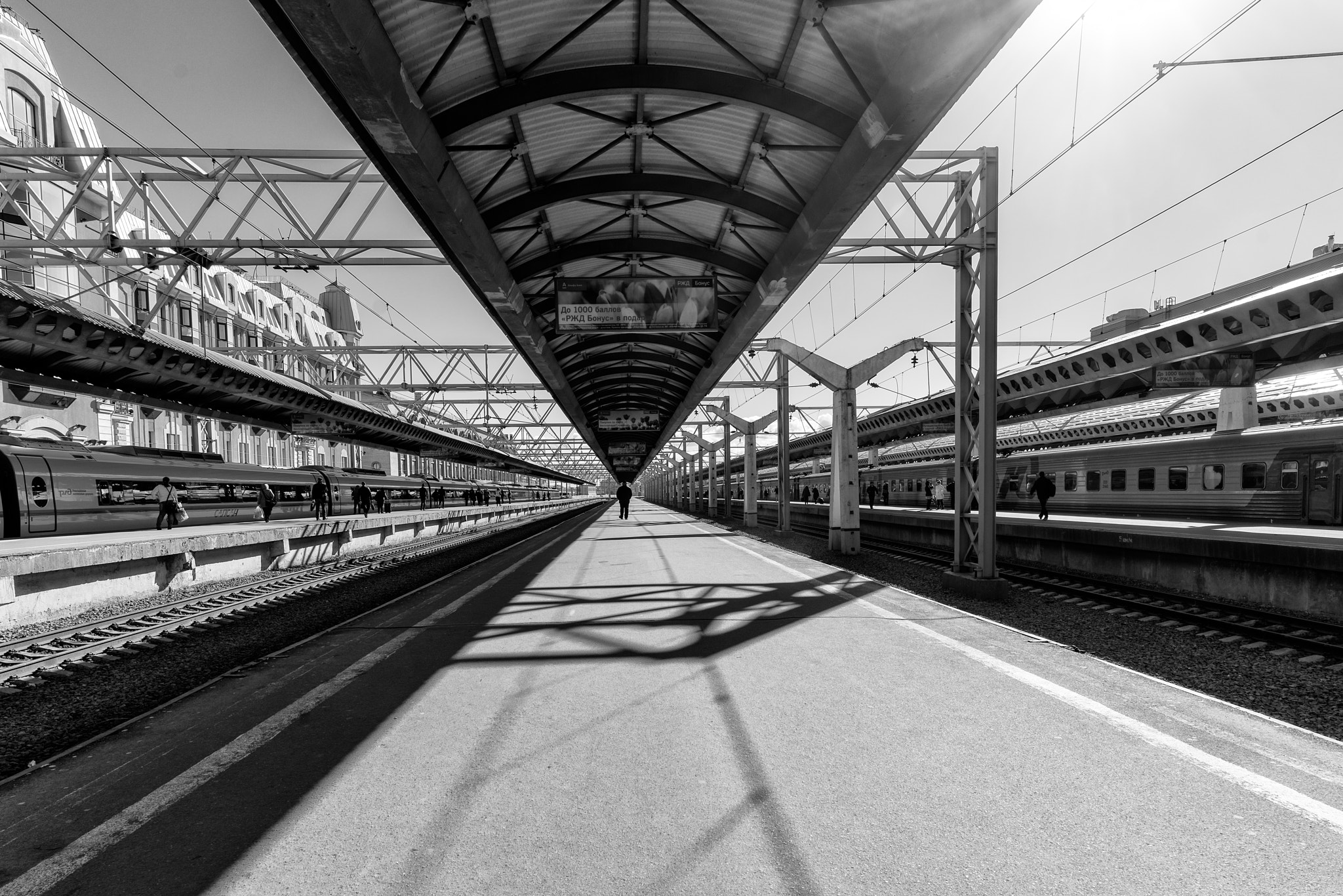 ZEISS Batis 18mm F2.8 sample photo. Platform. photography
