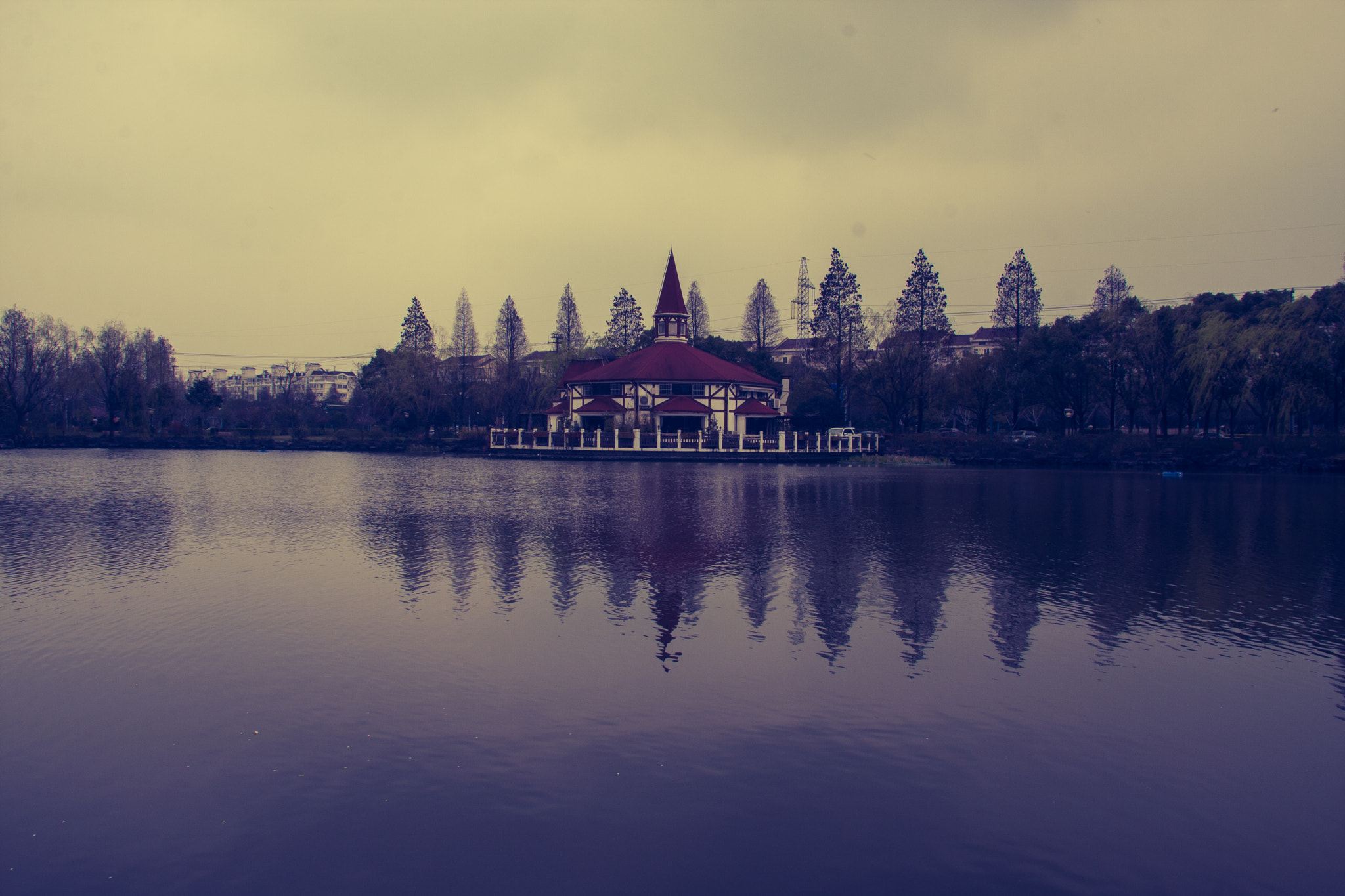 Canon EF-S 17-85mm F4-5.6 IS USM sample photo. Home on the lake photography