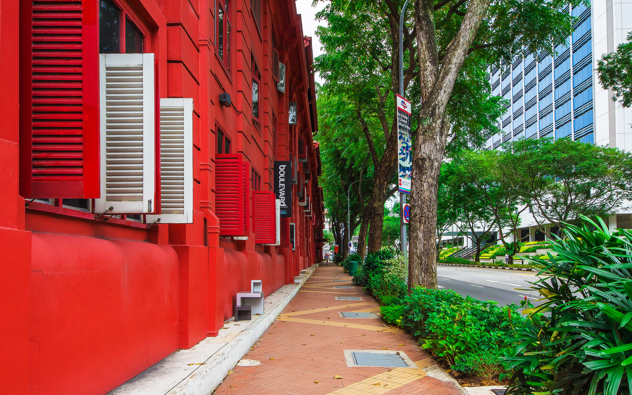 Nikon D7200 sample photo. An alley between red and green photography