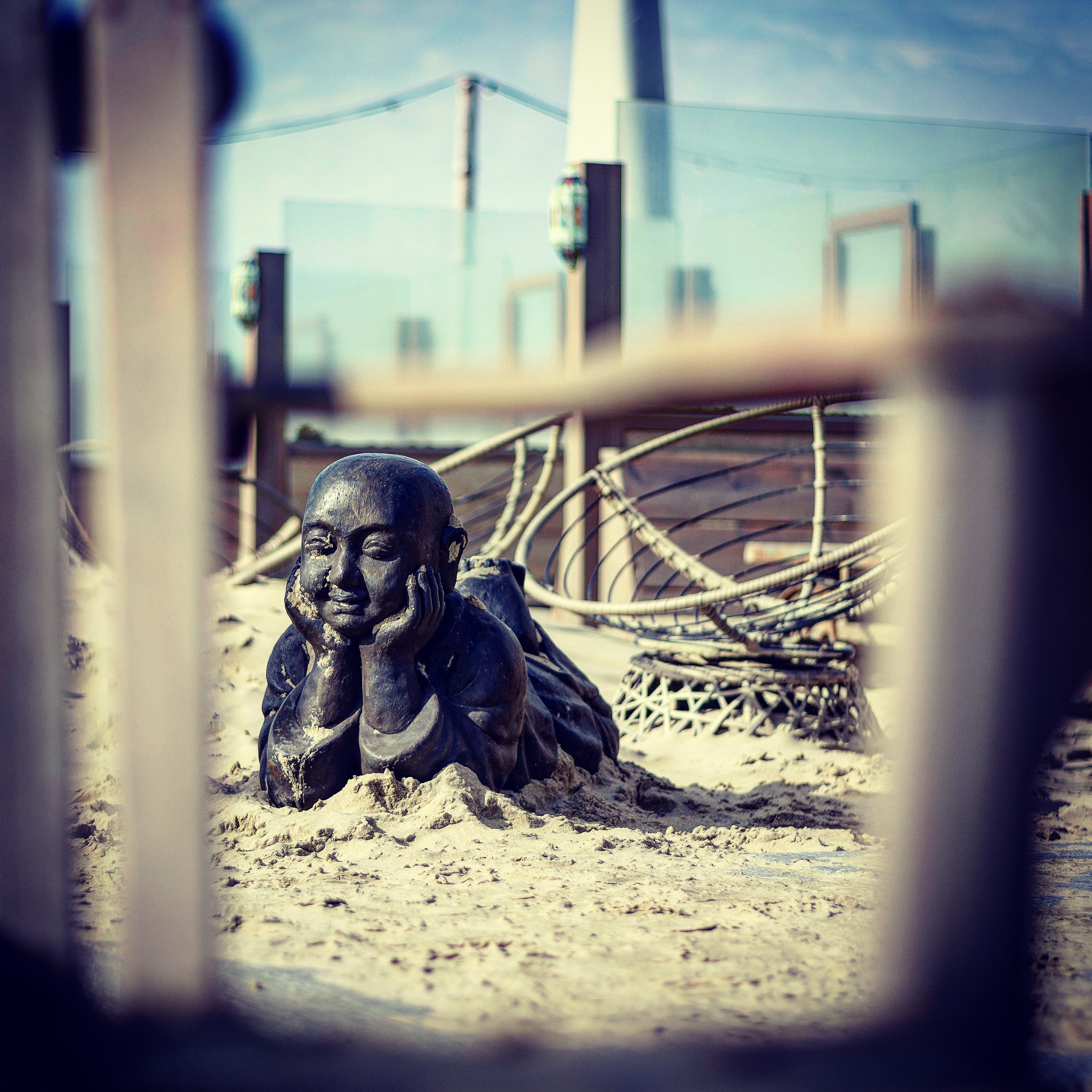 Nikon D600 + Nikon AF-S Nikkor 50mm F1.8G sample photo. Chair-buddha-beach photography