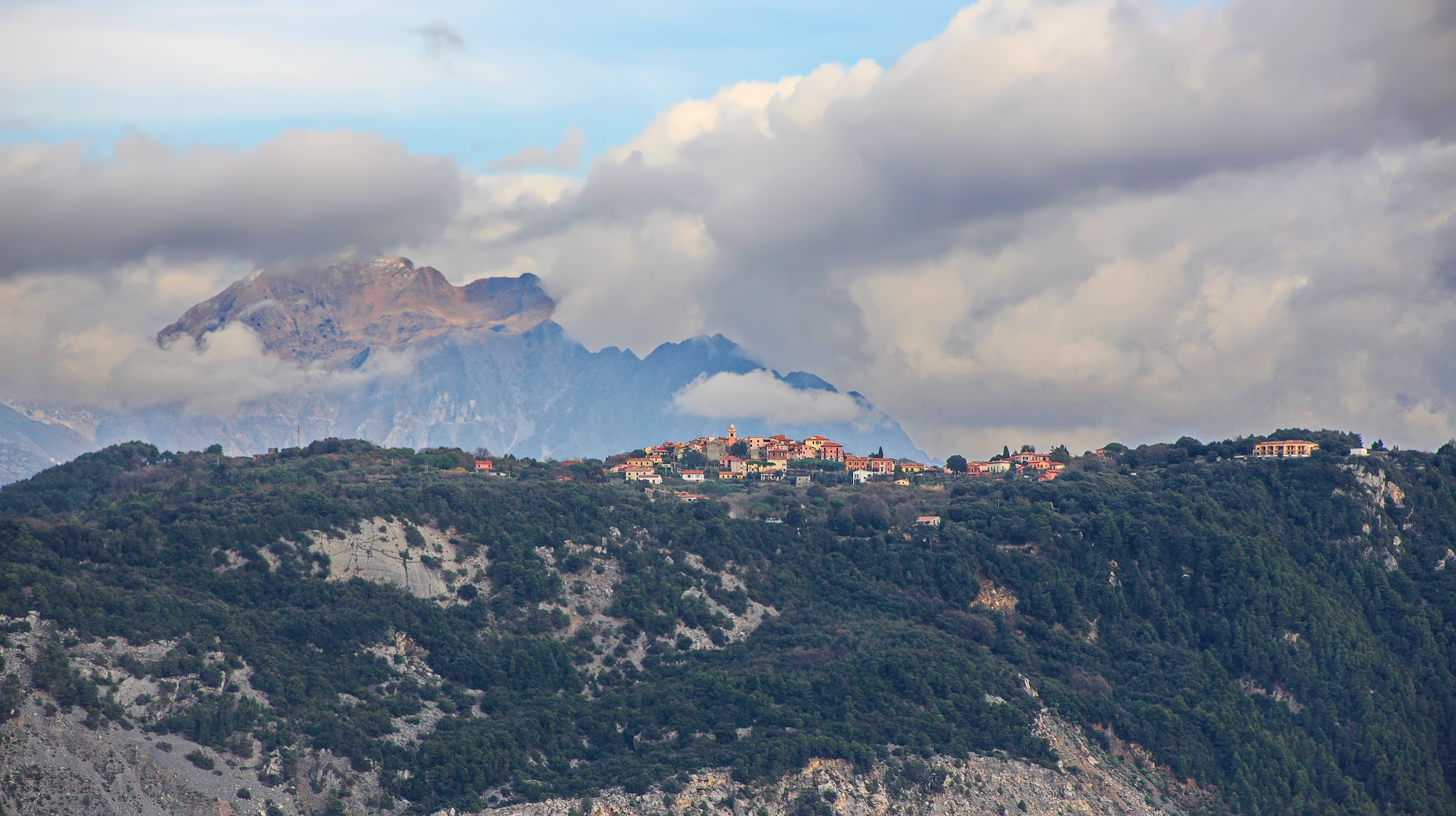 Canon EOS-1Ds Mark III + EF75-300mm f/4-5.6 sample photo. Village in the mountains photography
