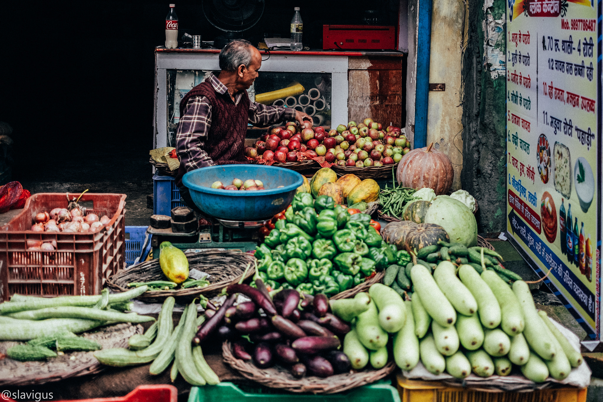 Canon EF 40mm F2.8 STM sample photo. Joshimath market photography