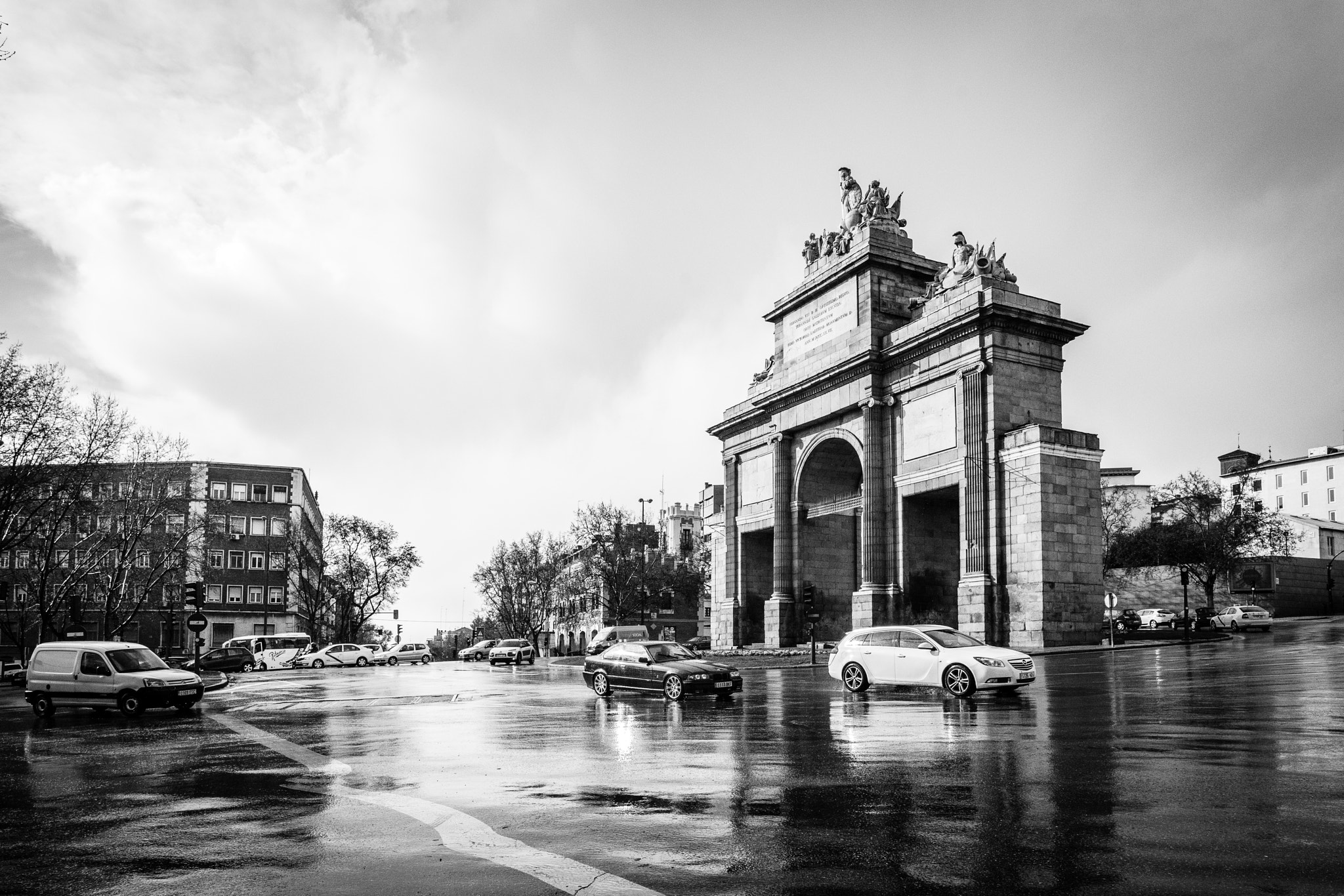 Sony a7 II + E 21mm F2.8 sample photo. Puerta de toledo photography