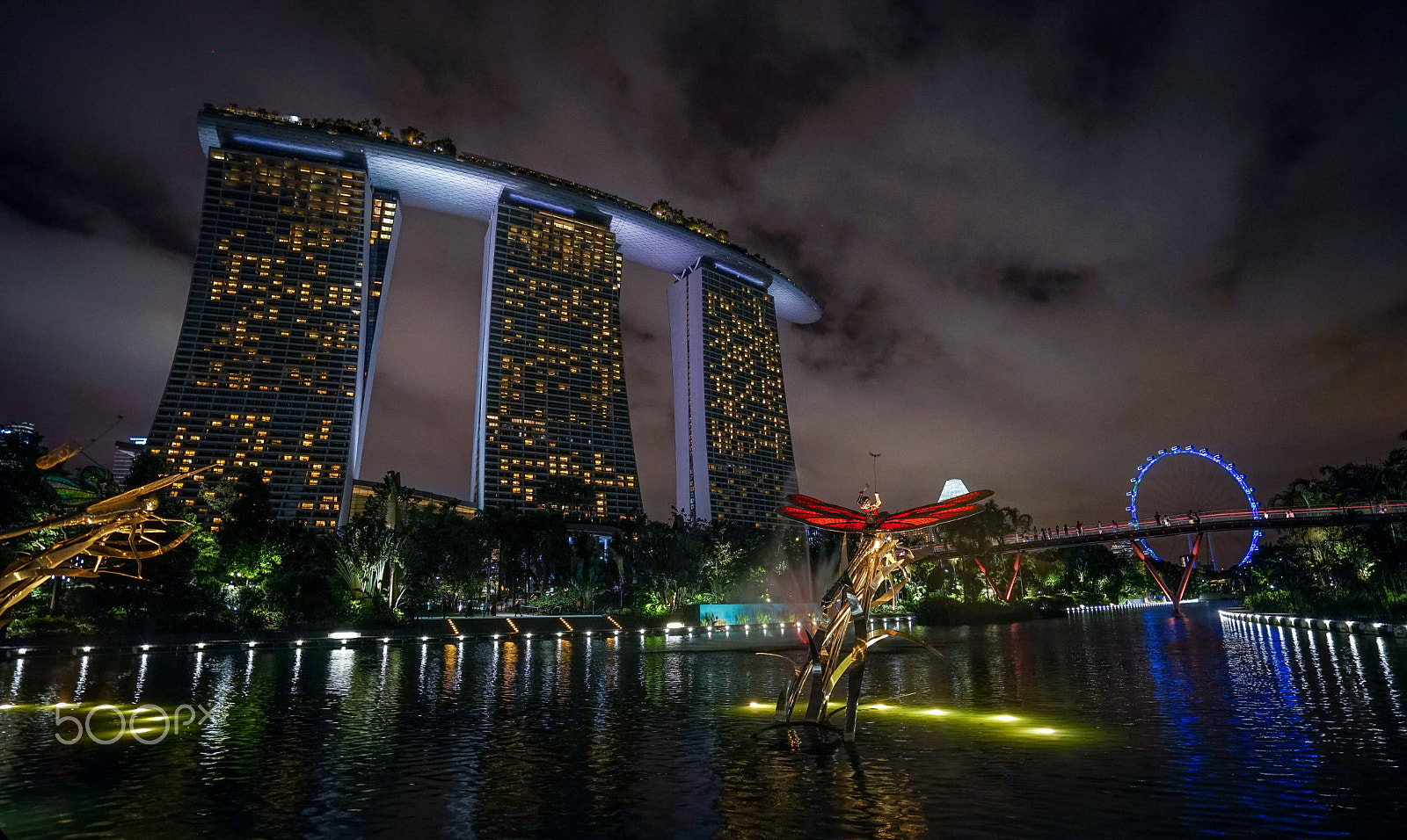 Sony a7 + Sony Vario-Tessar T* FE 16-35mm F4 ZA OSS sample photo. Night shoot marina bay sands hotel / singapore photography