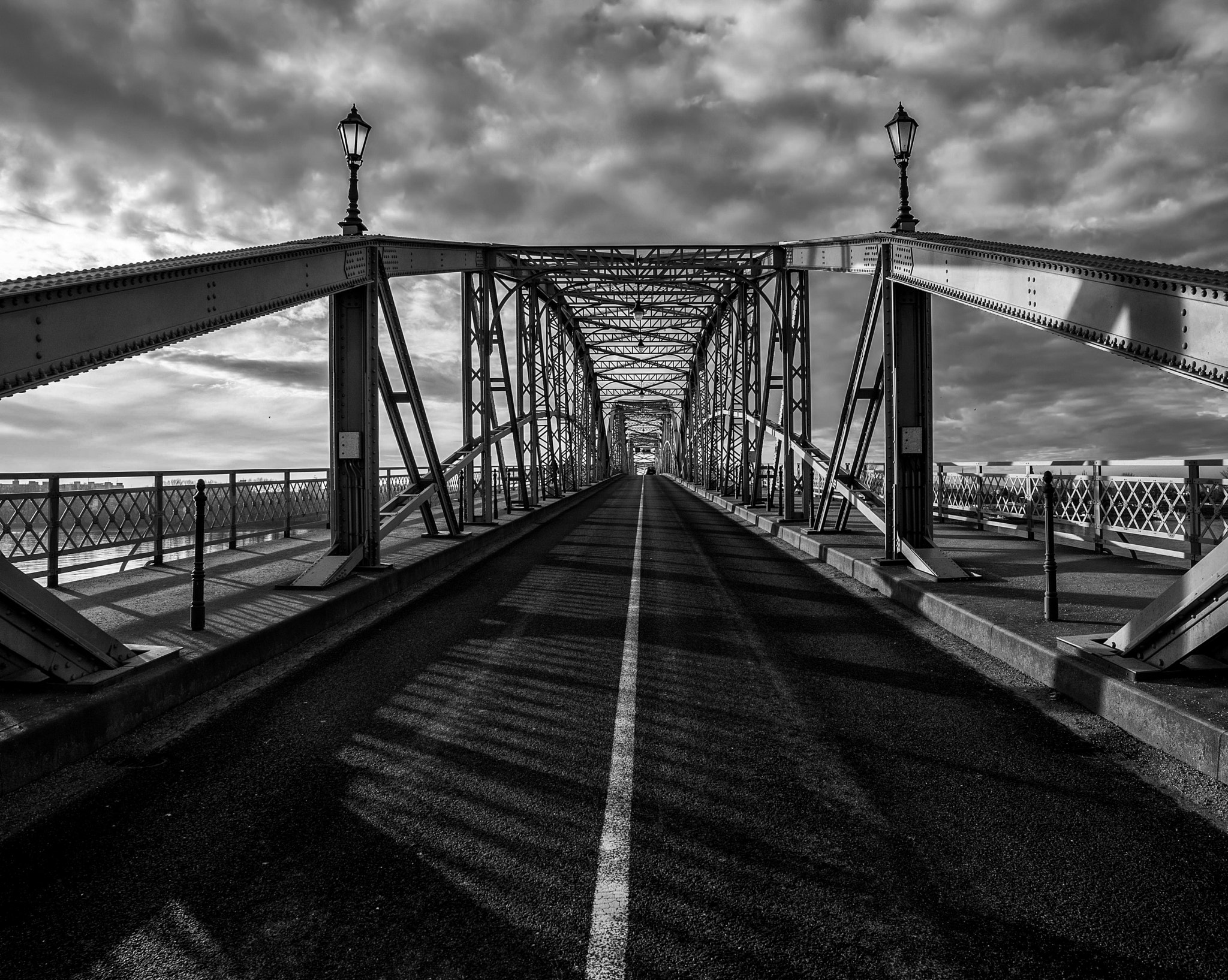 Nikon AF-S Nikkor 18-35mm F3.5-4.5G ED sample photo. Classic style bridge photography