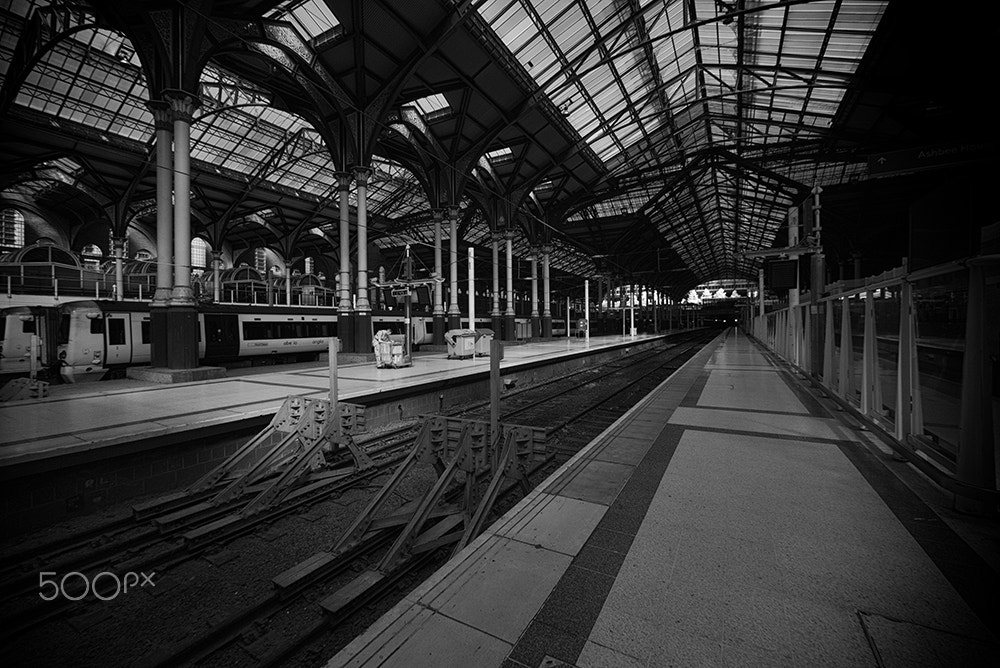 Panasonic Lumix DMC-GF1 sample photo. Liverpool street station photography