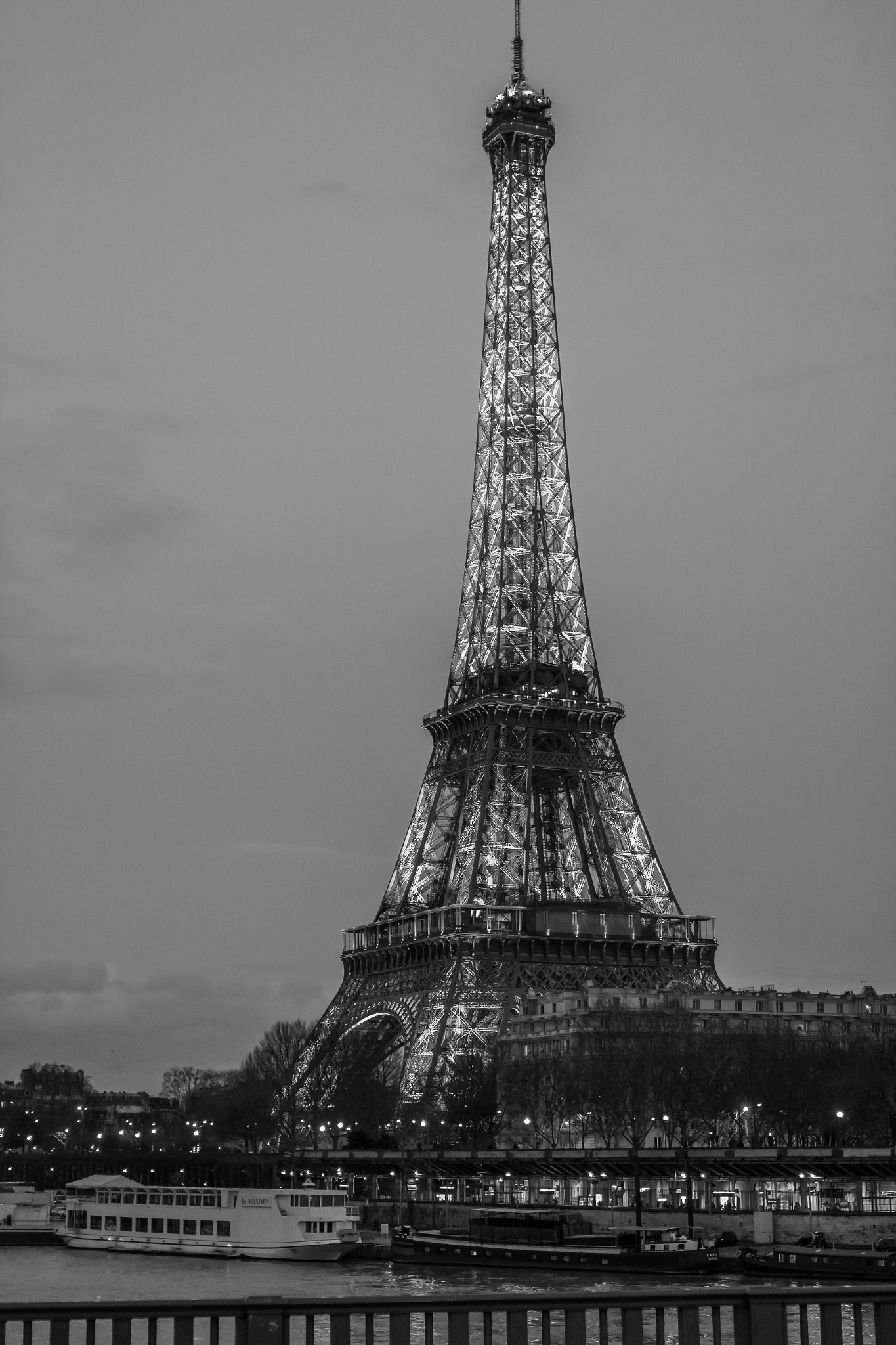 Canon EOS 60D + Canon EF 24-70mm F2.8L USM sample photo. Tour eiffel photography