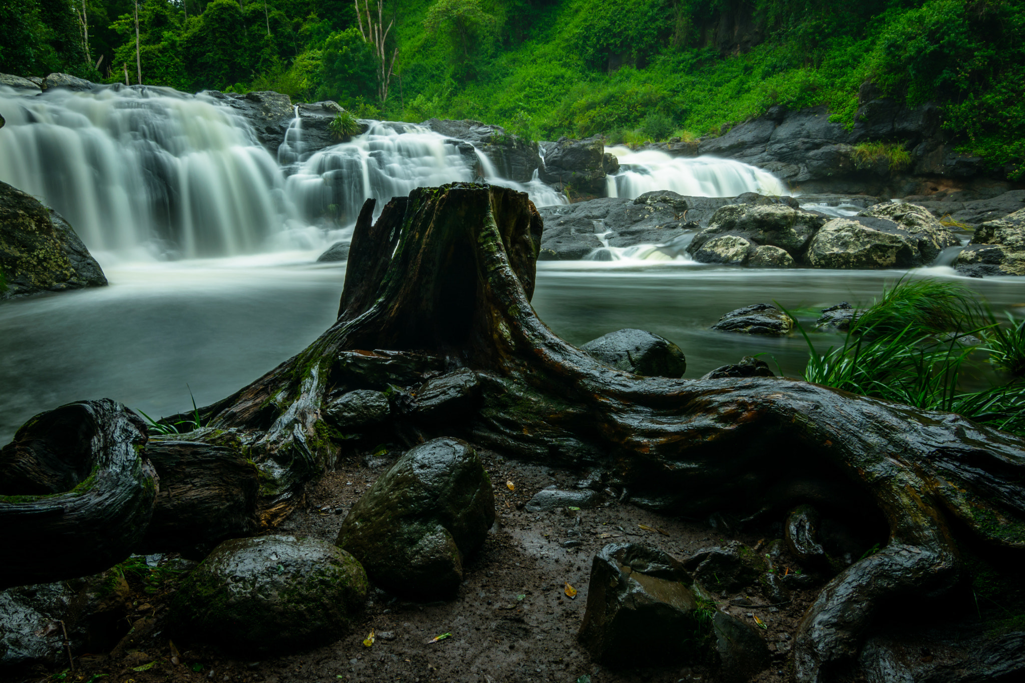 Nikon D5200 + Tokina AT-X Pro 11-16mm F2.8 DX II sample photo. Whian falls in full flow photography