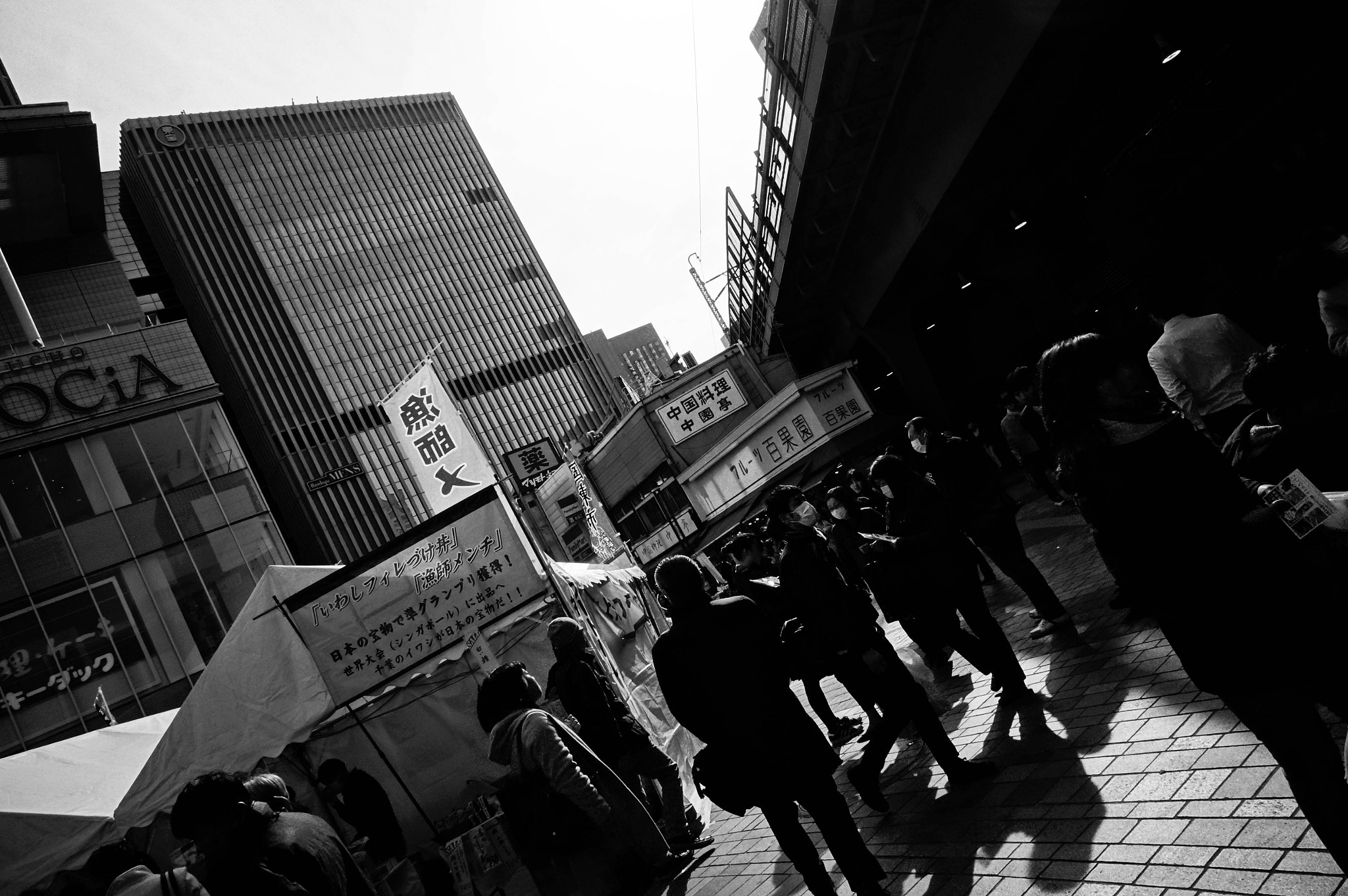 Sony Alpha NEX-5T + Sony E 16mm F2.8 sample photo. Crowd photography