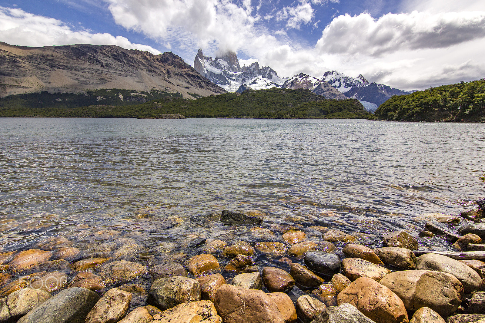 Canon EOS 550D (EOS Rebel T2i / EOS Kiss X4) + Tokina AT-X Pro 11-16mm F2.8 DX sample photo. Fitz roy mountain and lake capri with yellow stones on bank photography