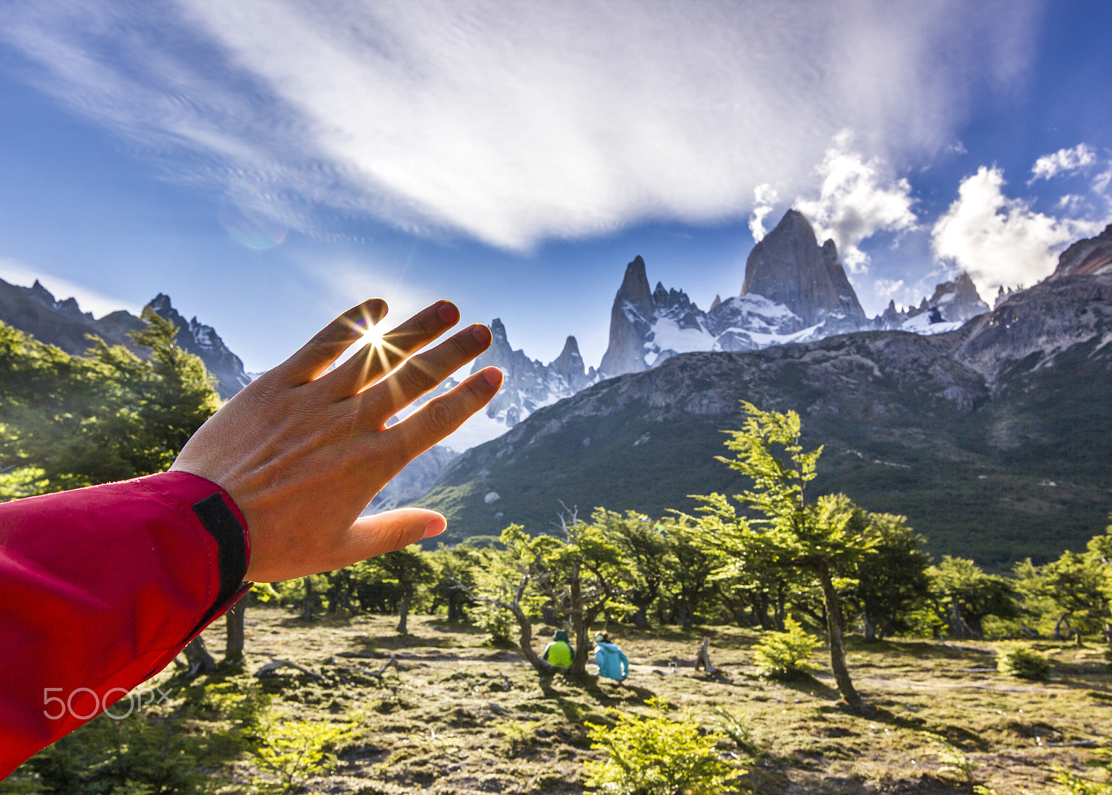 Canon EOS 550D (EOS Rebel T2i / EOS Kiss X4) sample photo. Sun light through man's hand at sunset near fitz-roy mountain in patagonia photography