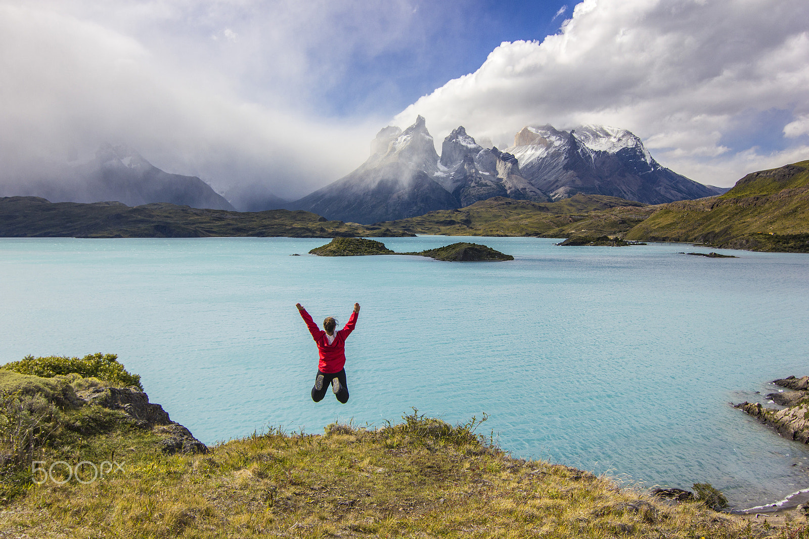 Canon EOS 550D (EOS Rebel T2i / EOS Kiss X4) sample photo. Girl in red jacket with hands up jumping above lake in mountains photography