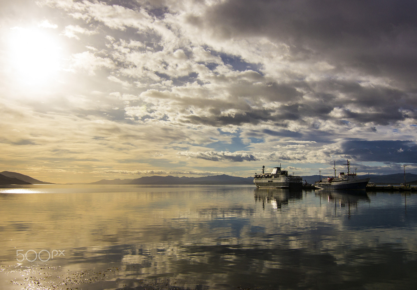 Canon EOS 550D (EOS Rebel T2i / EOS Kiss X4) sample photo. Tourist vessel in beagle channel with reflections at sunrise near ushuaia photography