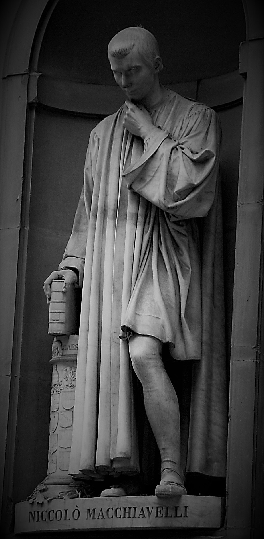 Sony DT 18-200mm F3.5-6.3 sample photo. Niccolò macchiavelli photography