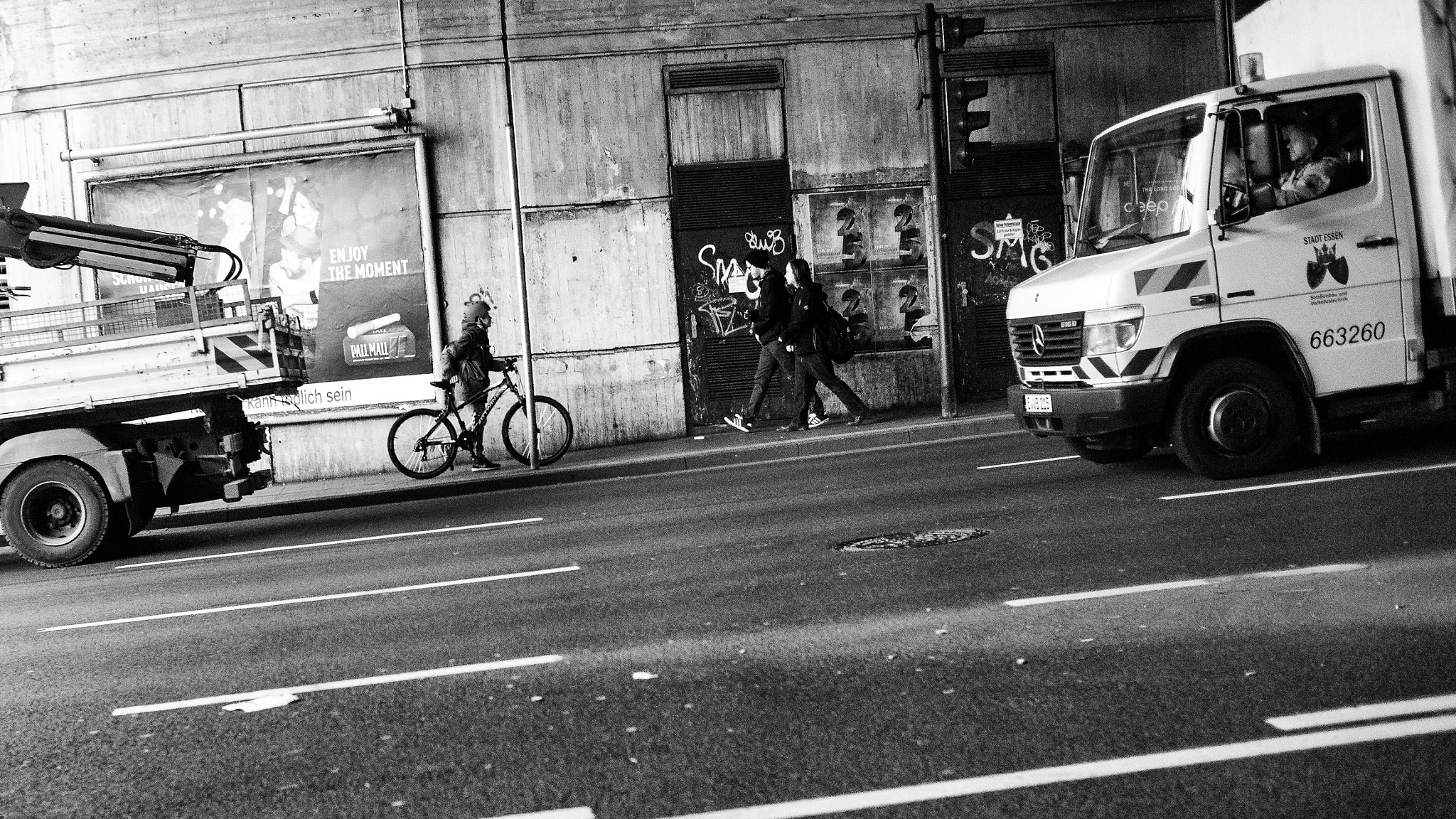 Nikon D600 + Nikon AF Nikkor 35mm F2D sample photo. Urban dwellers doing their thing photography