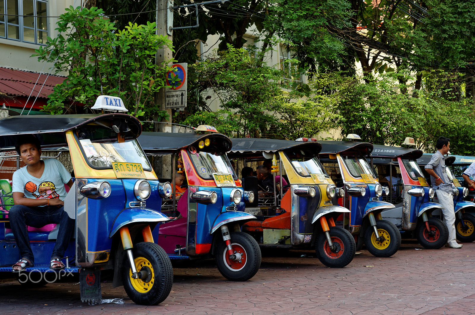 Nikon D700 + Nikon AF Nikkor 50mm F1.8D sample photo. Need for a ride? photography