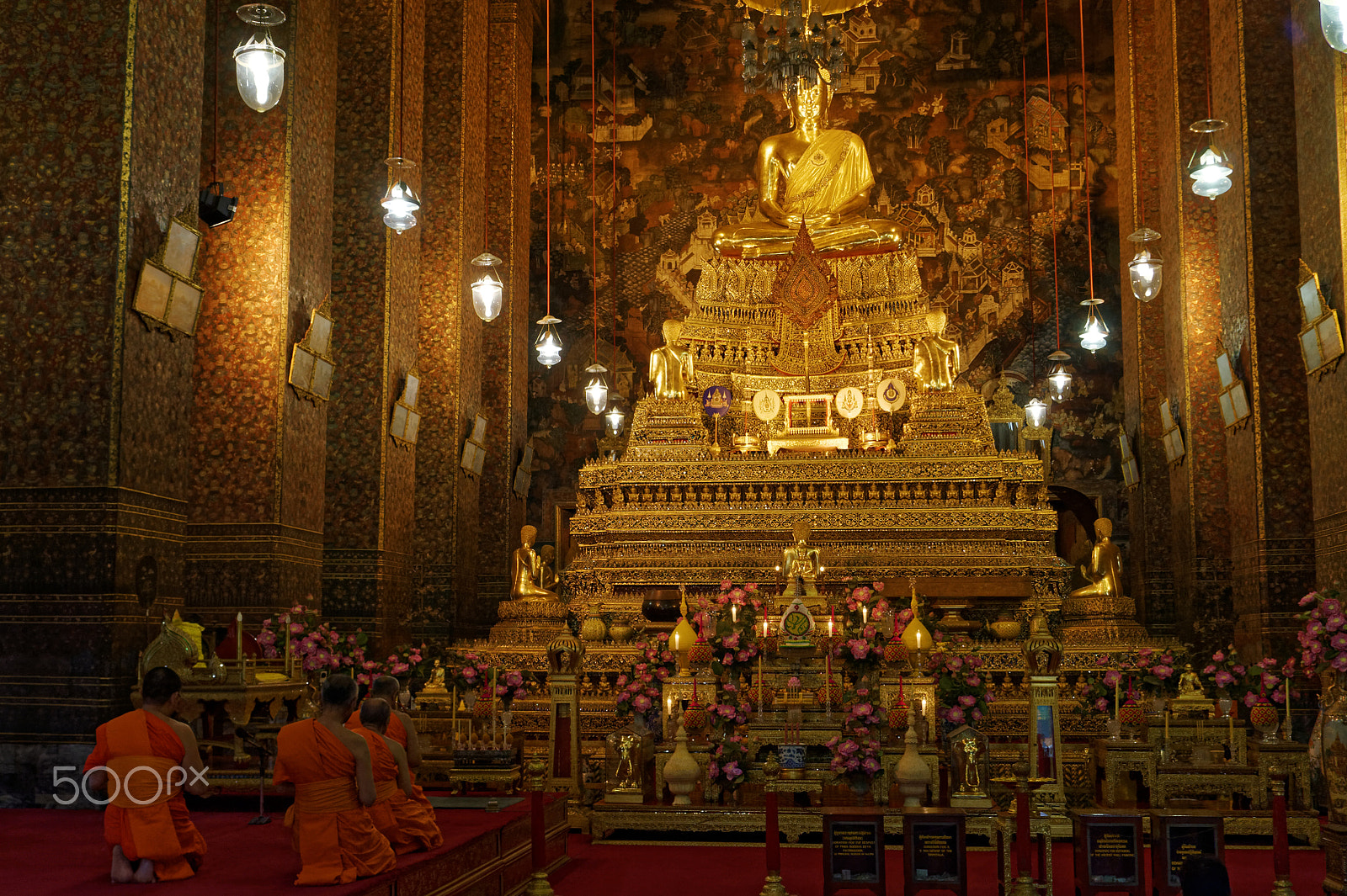 Nikon D700 sample photo. Inside wat pho photography
