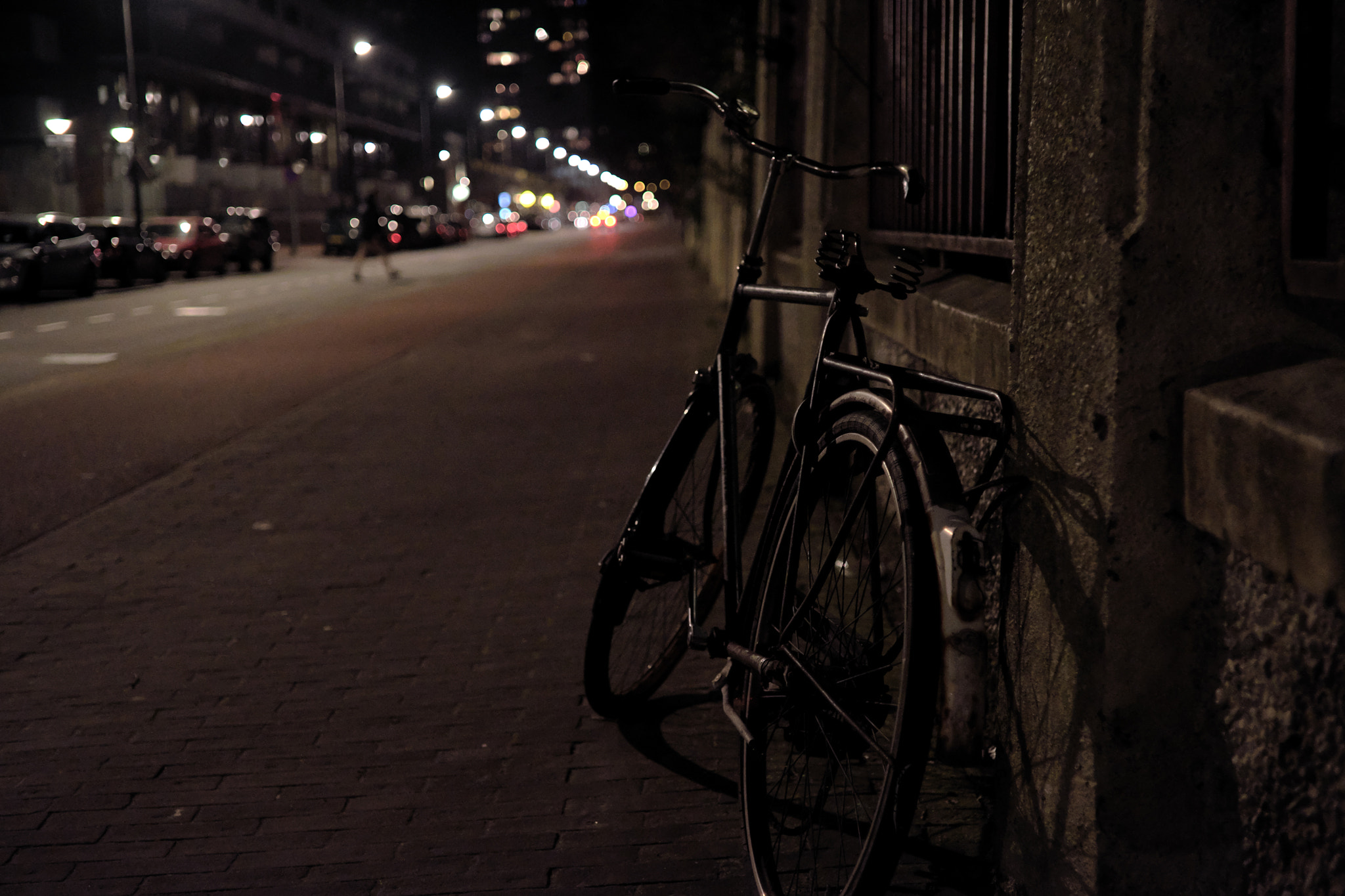 Fujifilm X-T2 + ZEISS Touit 32mm F1.8 sample photo. Night street in amsterdam photography