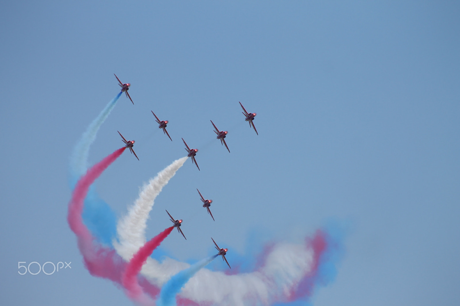 Canon EOS 1100D (EOS Rebel T3 / EOS Kiss X50) + EF75-300mm f/4-5.6 sample photo. Red arrows photography