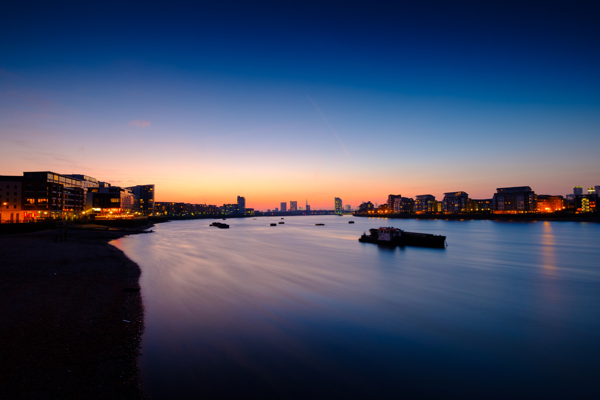 Fujifilm X-T2 + Fujifilm XF 10-24mm F4 R OIS sample photo. Thames at dusk in greenwich photography