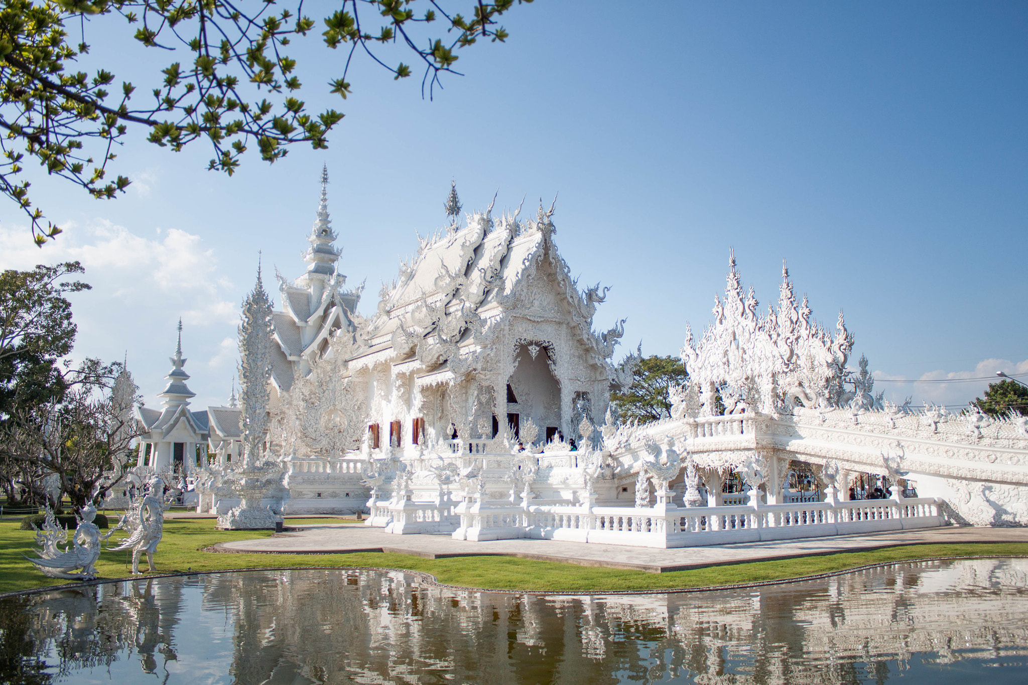 Canon EF-S 18-55mm F3.5-5.6 IS sample photo. The white temple (wat rong khun) photography