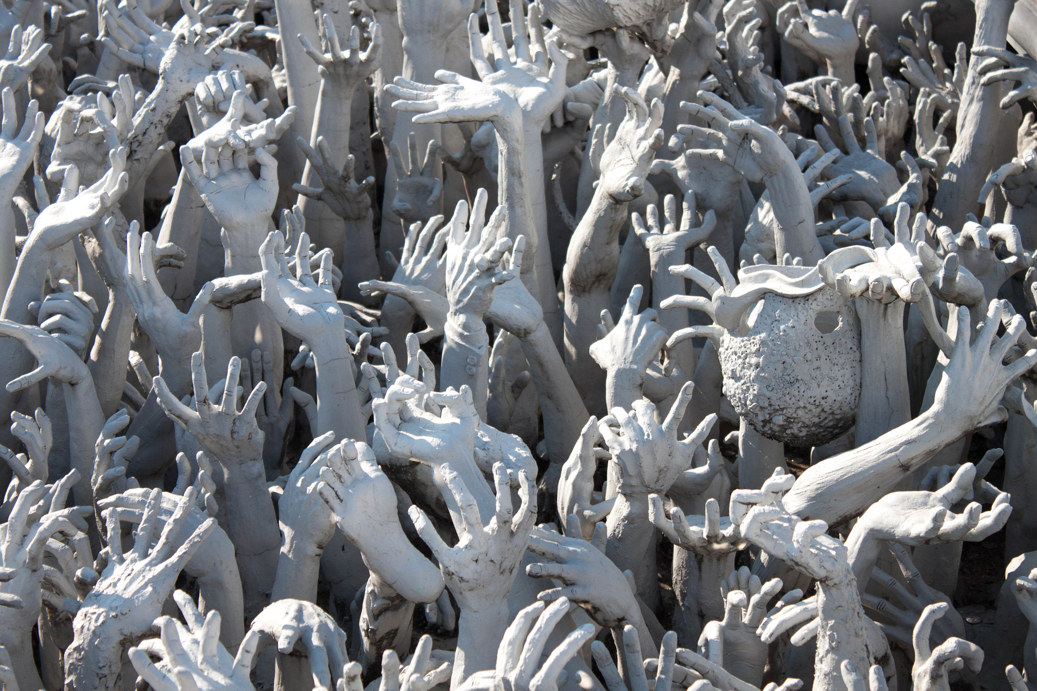 Canon EOS 500D (EOS Rebel T1i / EOS Kiss X3) sample photo. The white temple (wat rong khun) photography
