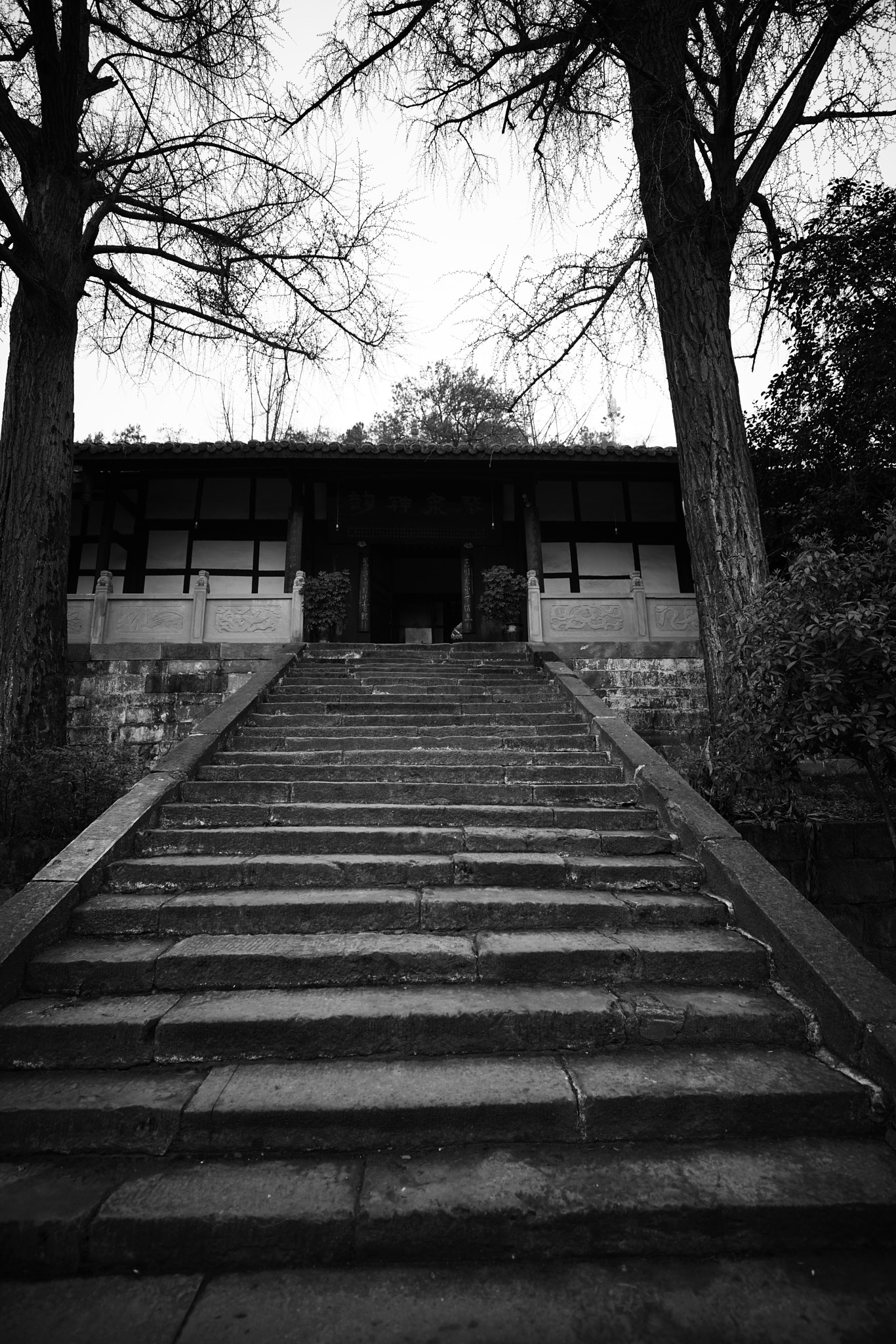 Sony a7R II sample photo. Lonely old temple 01 photography