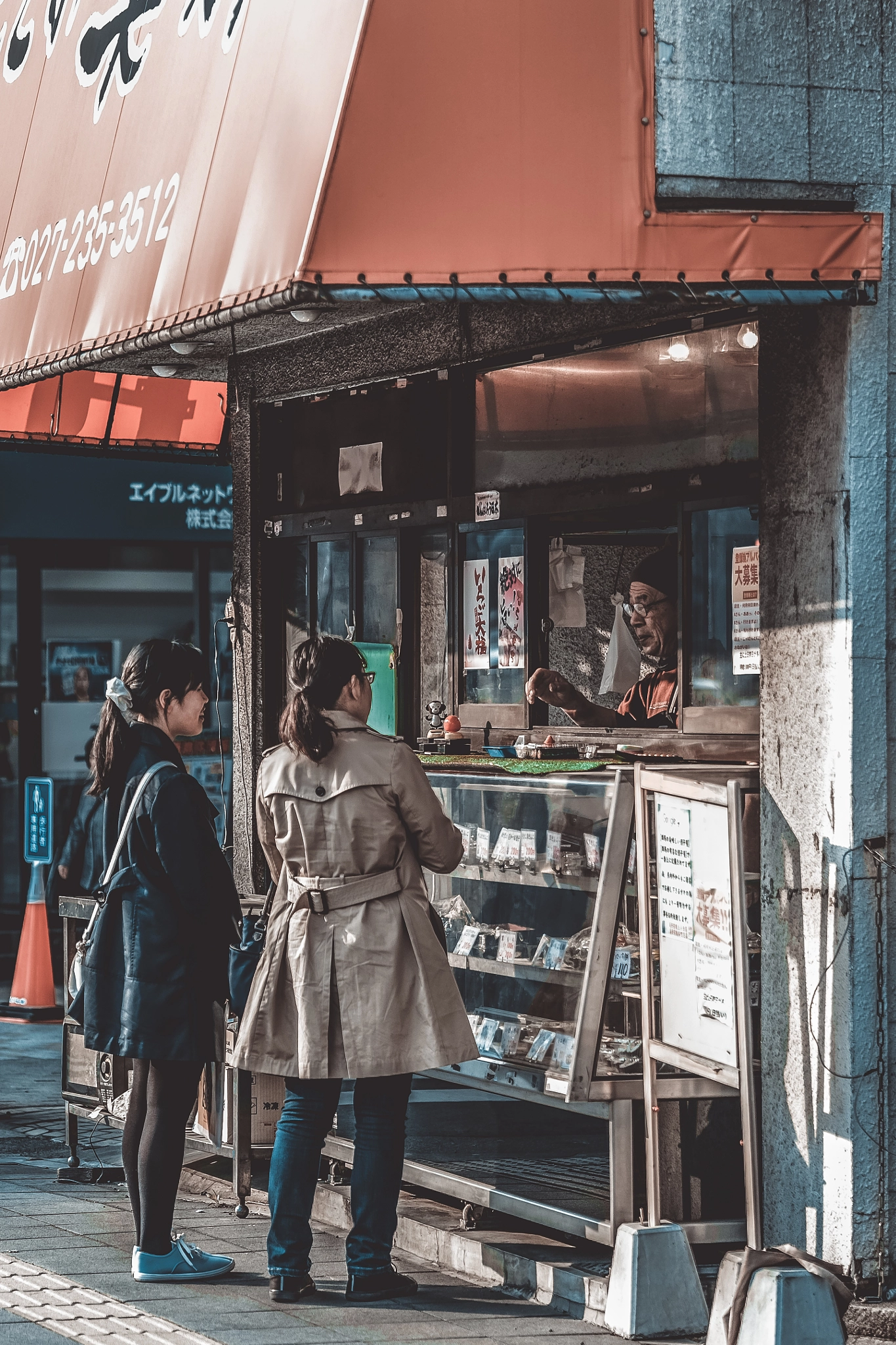 Sony a7 II + Sony FE 90mm F2.8 Macro G OSS sample photo. Japanese dumpling shop "miyoshi" photography