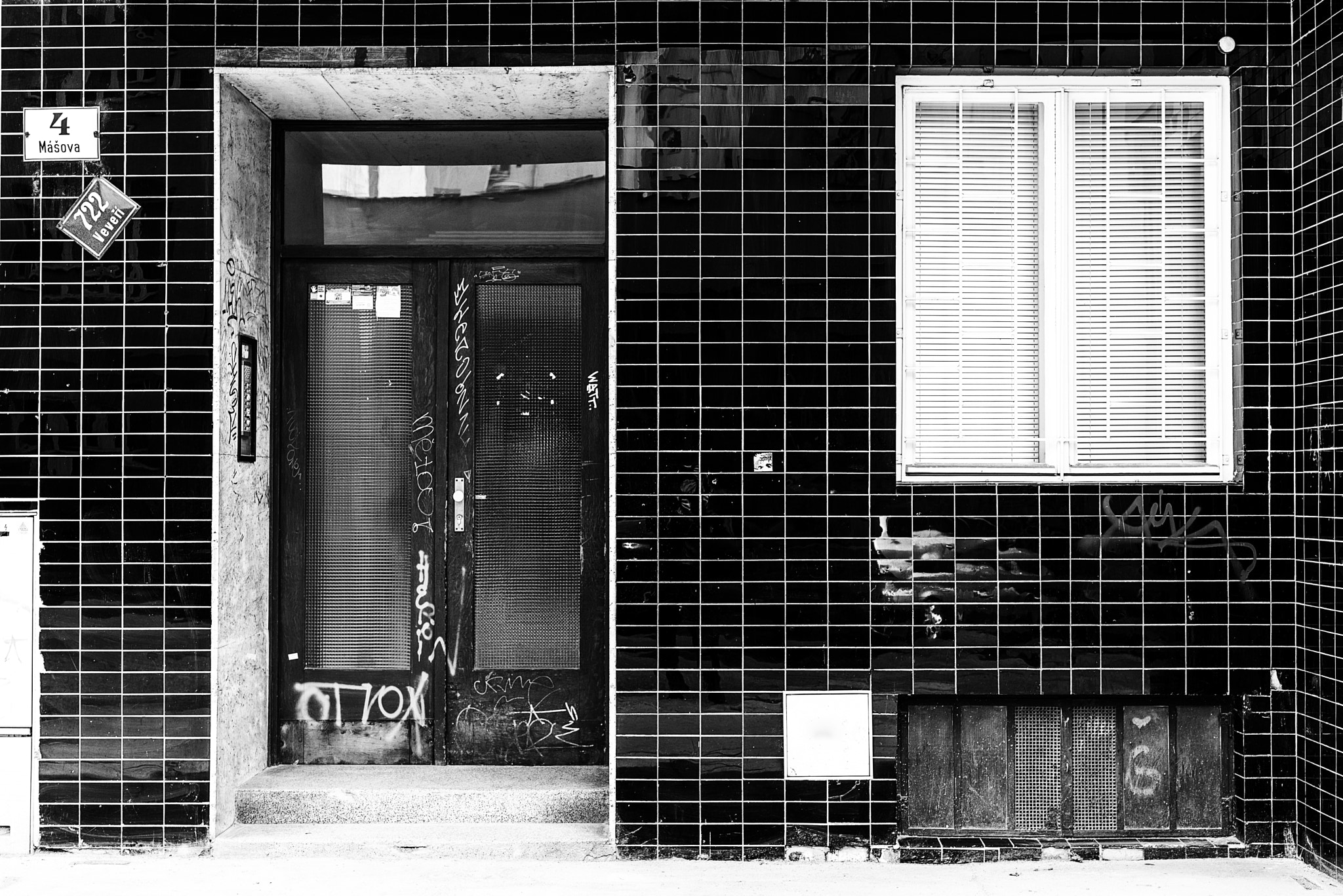 Sigma 50mm F1.4 DG HSM Art sample photo. Door photography