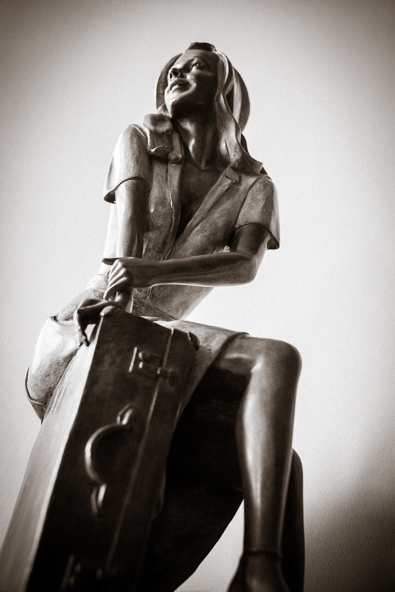 Fujifilm X-E2 + Fujifilm XF 35mm F1.4 R sample photo. Jeanne au salon des arts contemporains photography