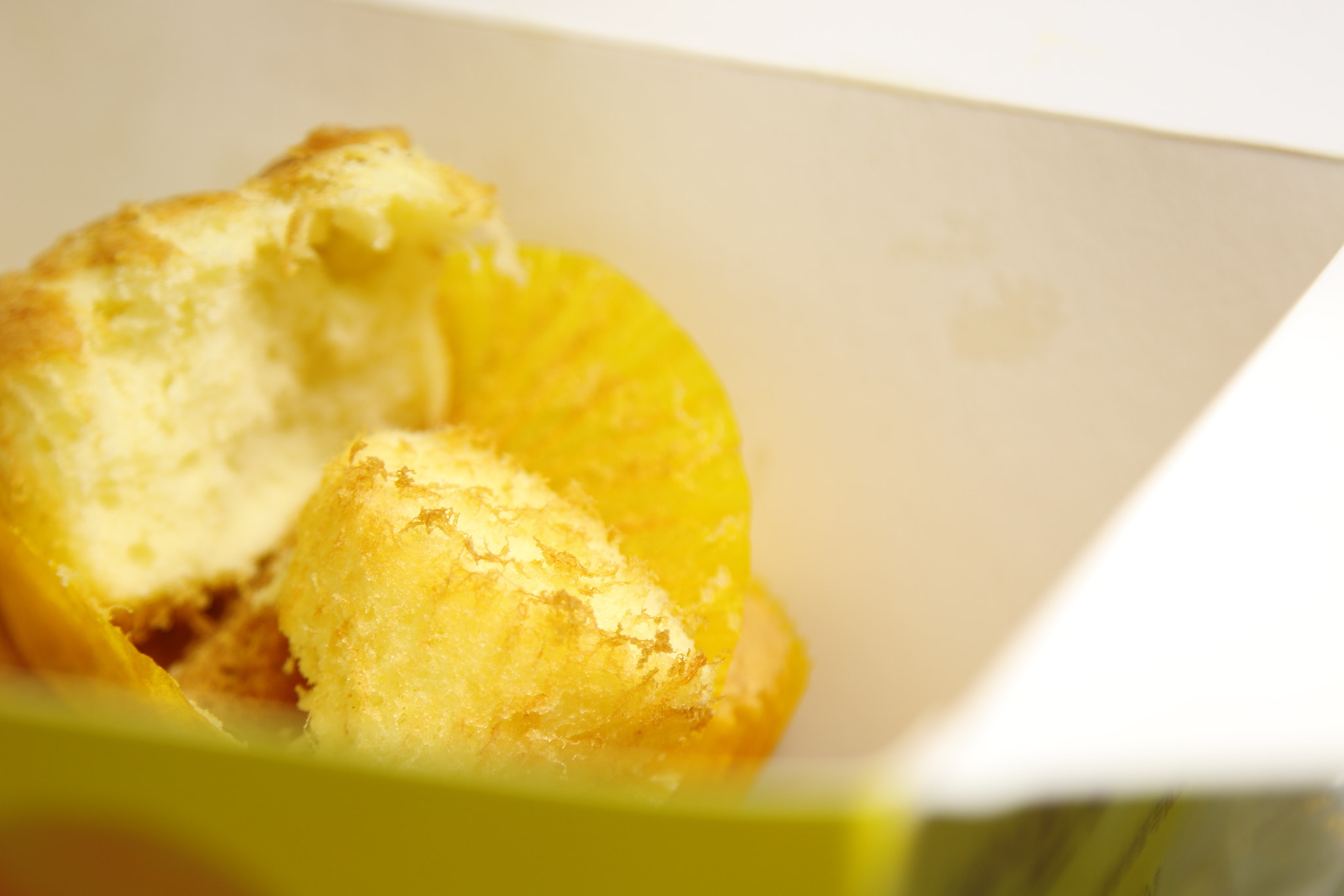 Canon EF 70-200mm F2.8L IS USM sample photo. Cake in hot  toffee photography
