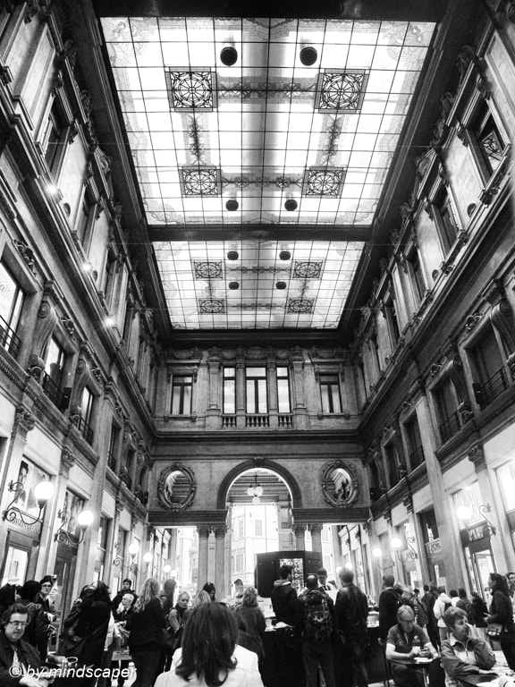 Leica D-LUX 5 sample photo. Coffee time in galleria alberto sordi photography