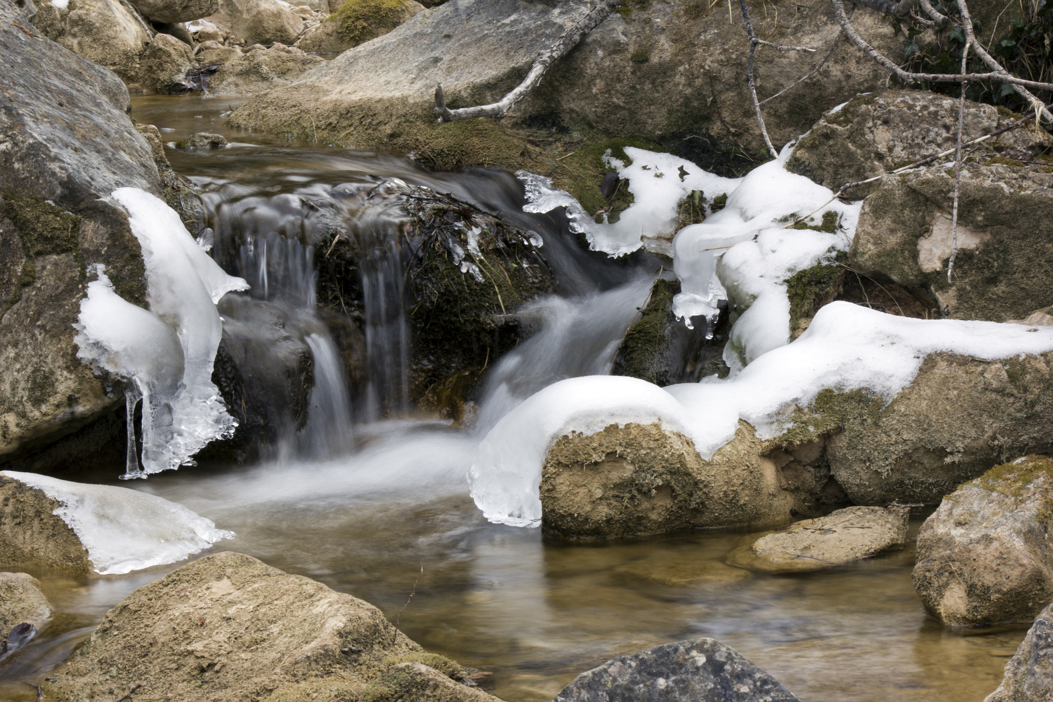 Canon EF-S 55-250mm F4-5.6 IS sample photo. Frozen falls photography