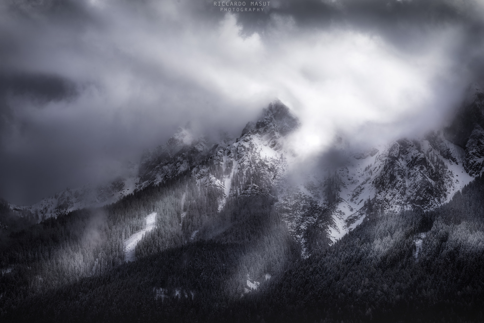 Sigma 70-200mm F2.8 EX DG OS HSM sample photo. Hellig fjell photography