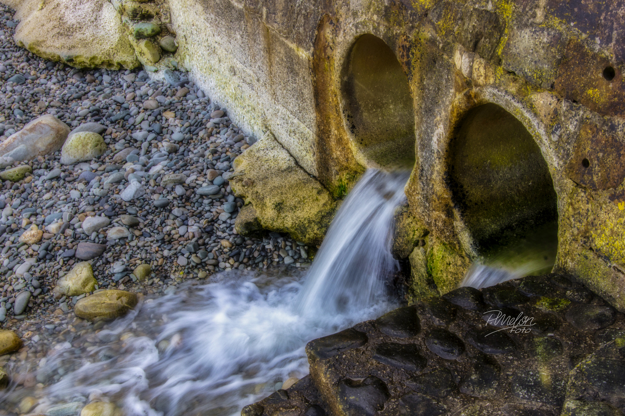 Sony SLT-A68 sample photo. Agua de la montaña al mar photography