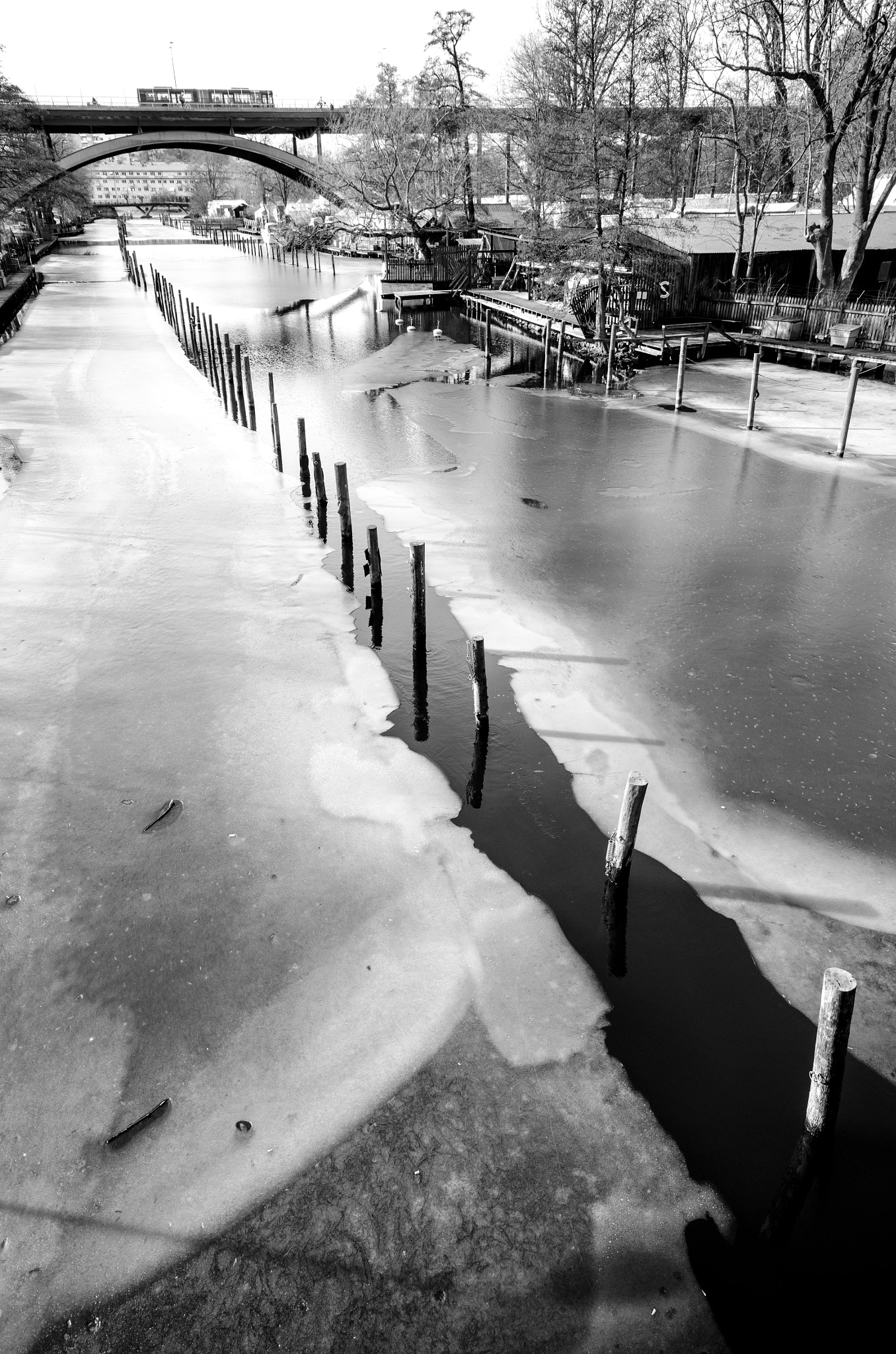 Sigma 10-20mm F4-5.6 EX DC HSM sample photo. Frozen canal photography