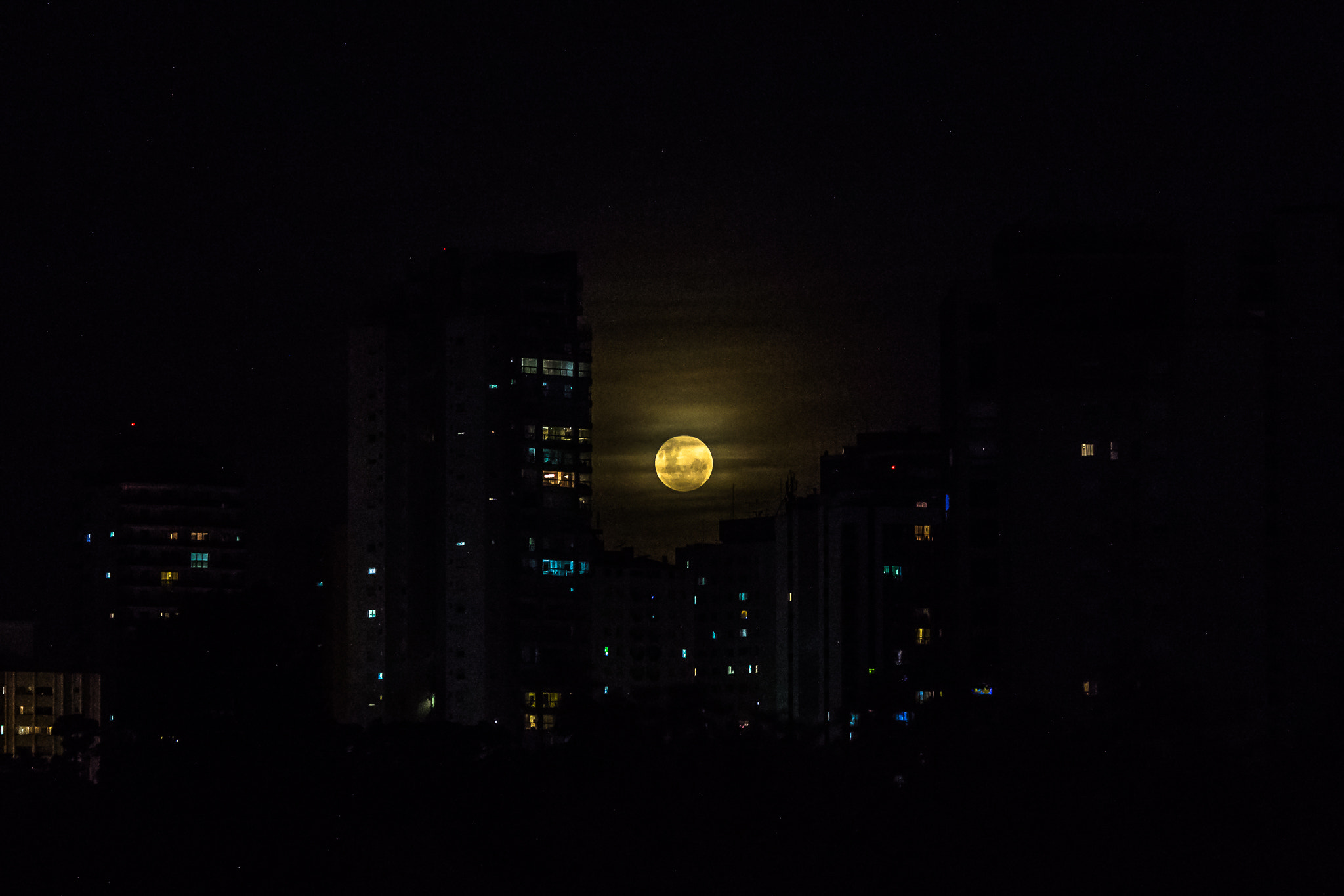 Canon EF-S 55-250mm F4-5.6 IS II sample photo. Moonlight photography