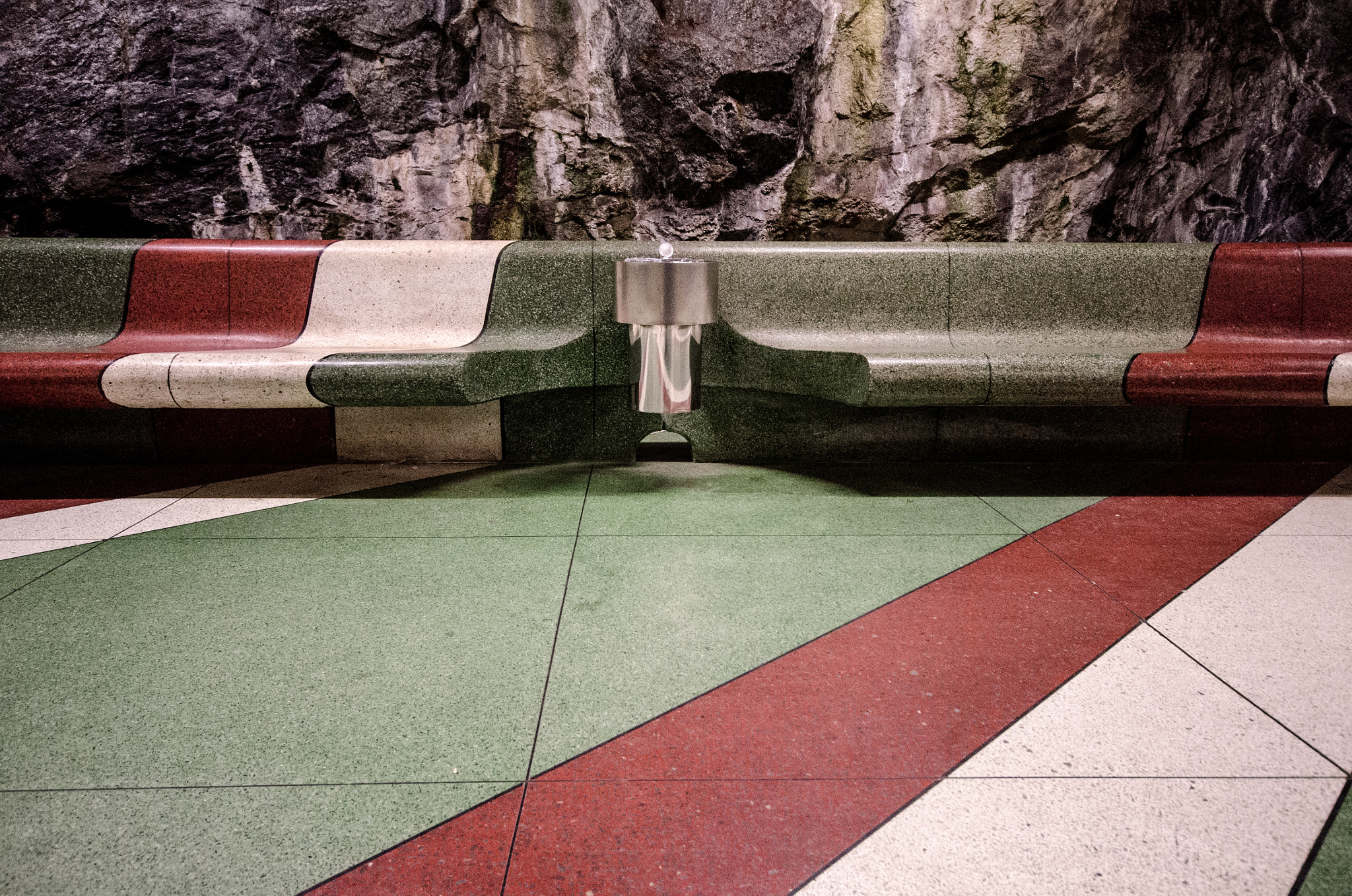 Sigma 10-20mm F4-5.6 EX DC HSM sample photo. Dscstockholm subways/ metrostations 11 photography