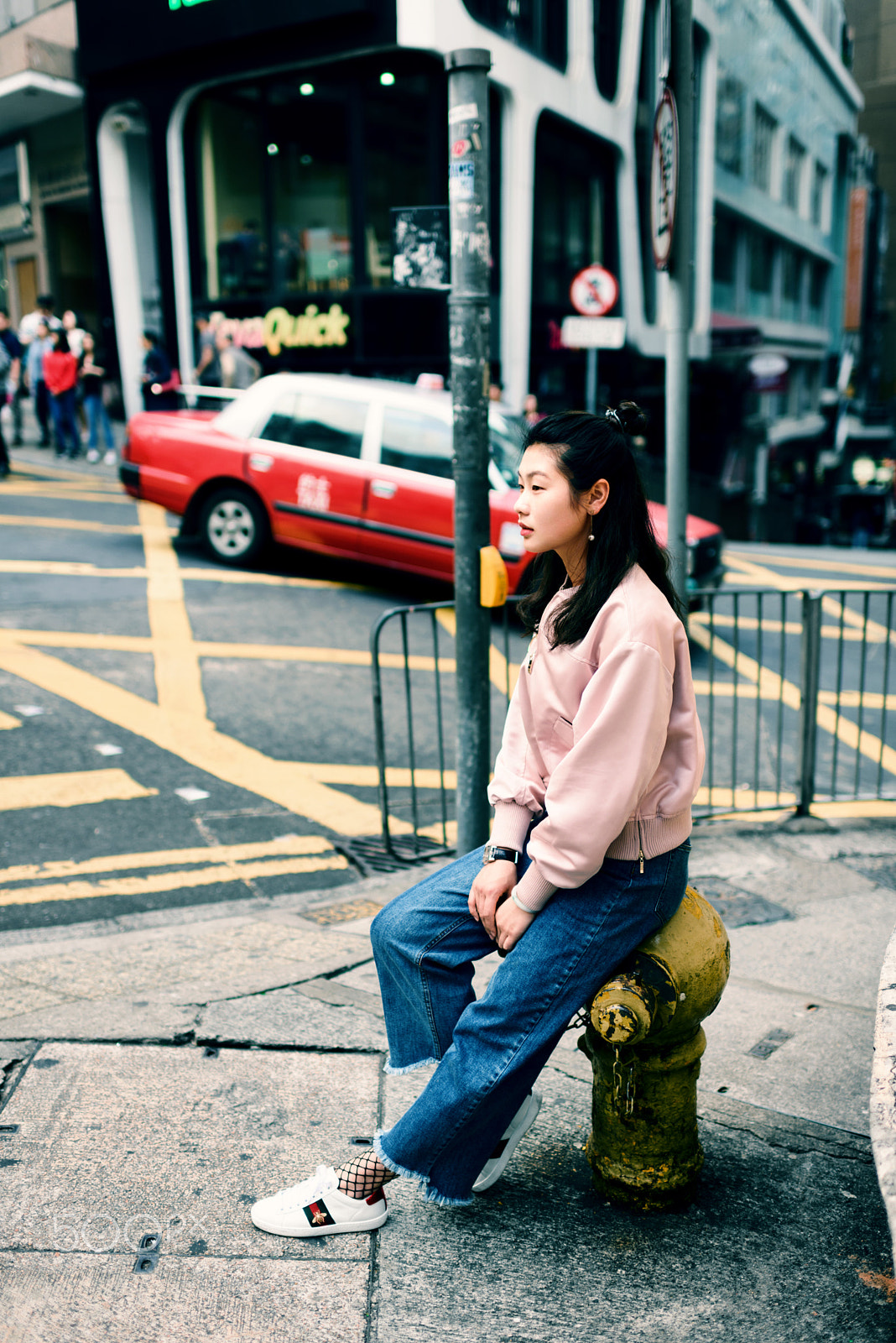 Nikon D750 sample photo. Walking in hk street photography